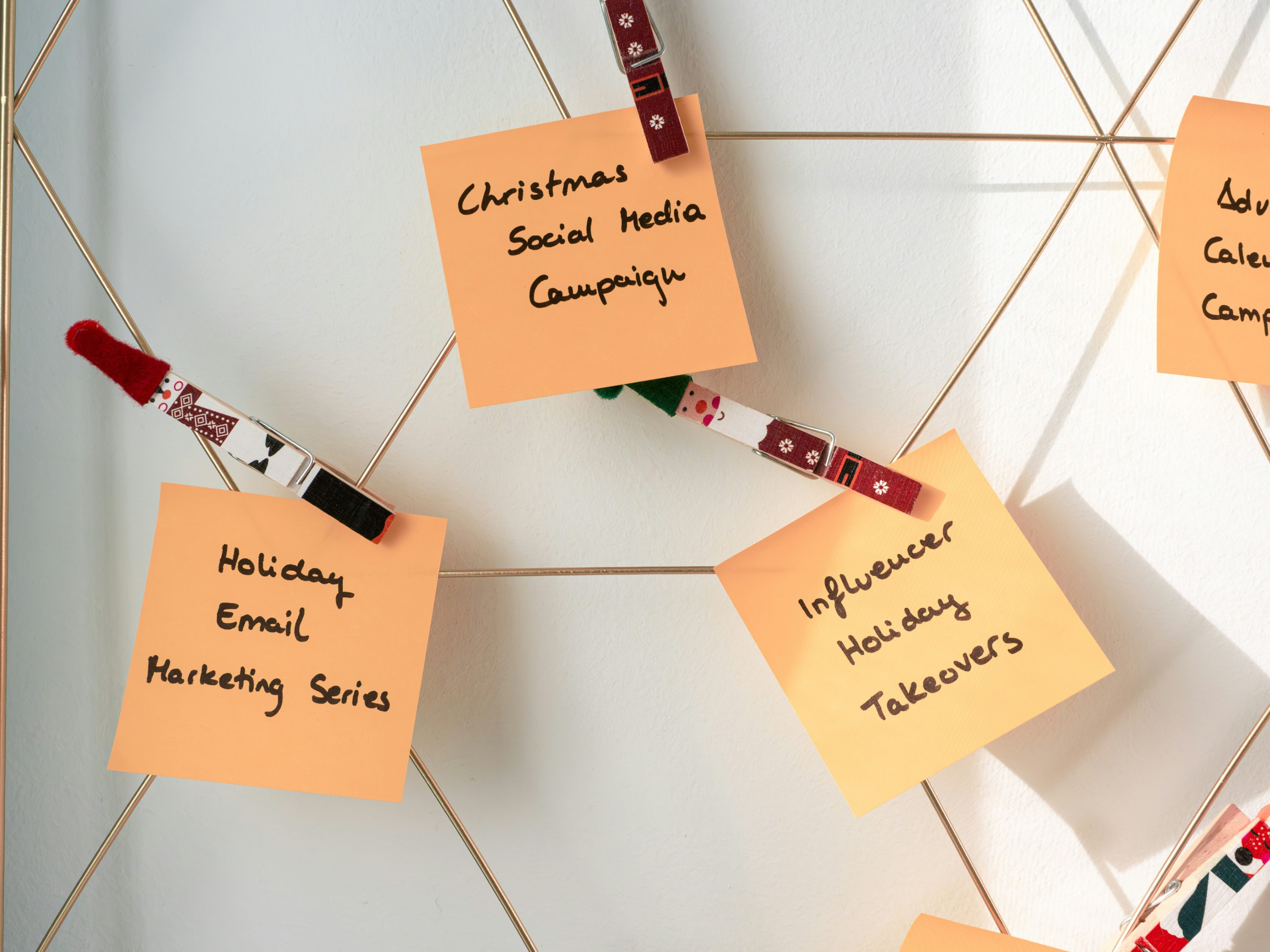 Holiday social media idea sticky notes. 