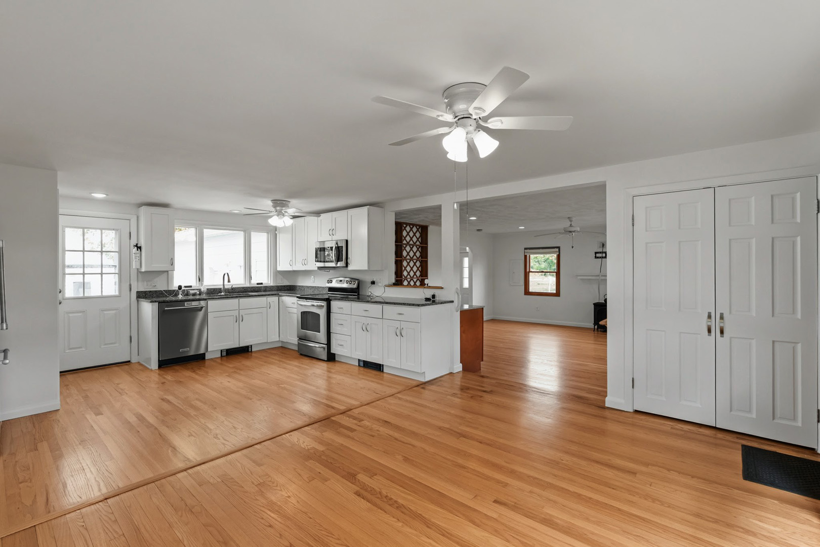 821 Pearse Rd, Swansea, MA 02777