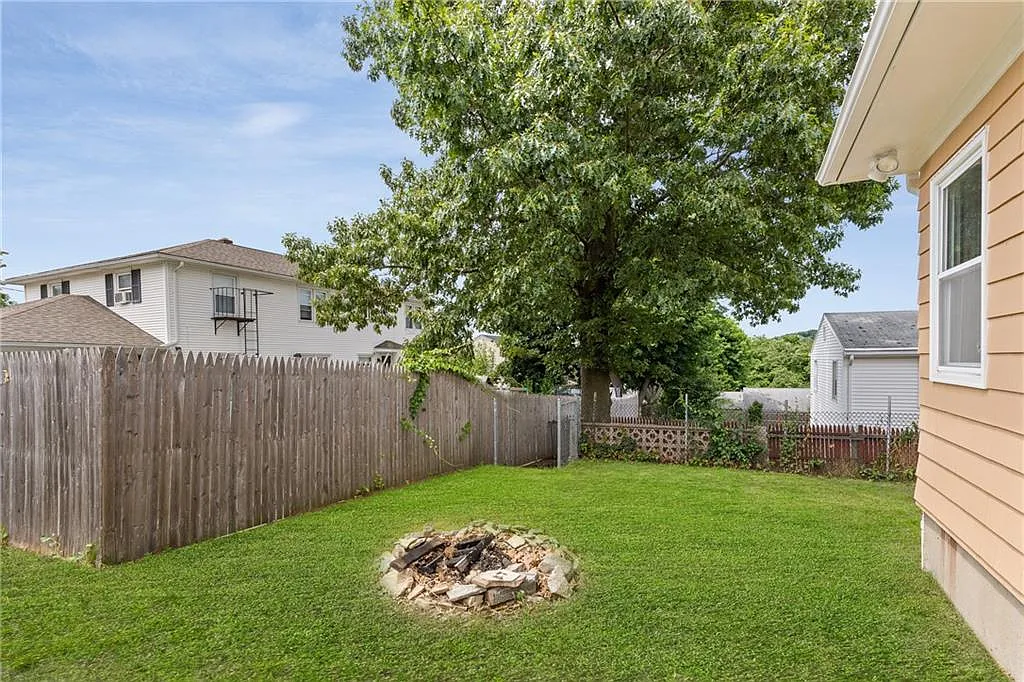 188 Dunedin St, Cranston, RI 02920