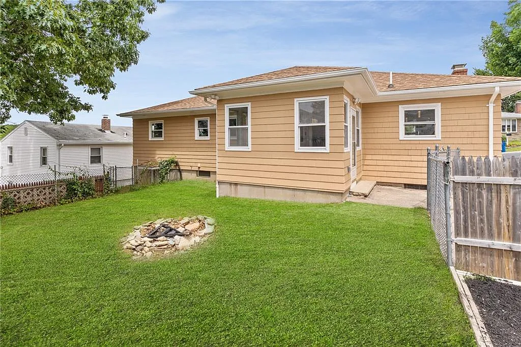 188 Dunedin St, Cranston, RI 02920