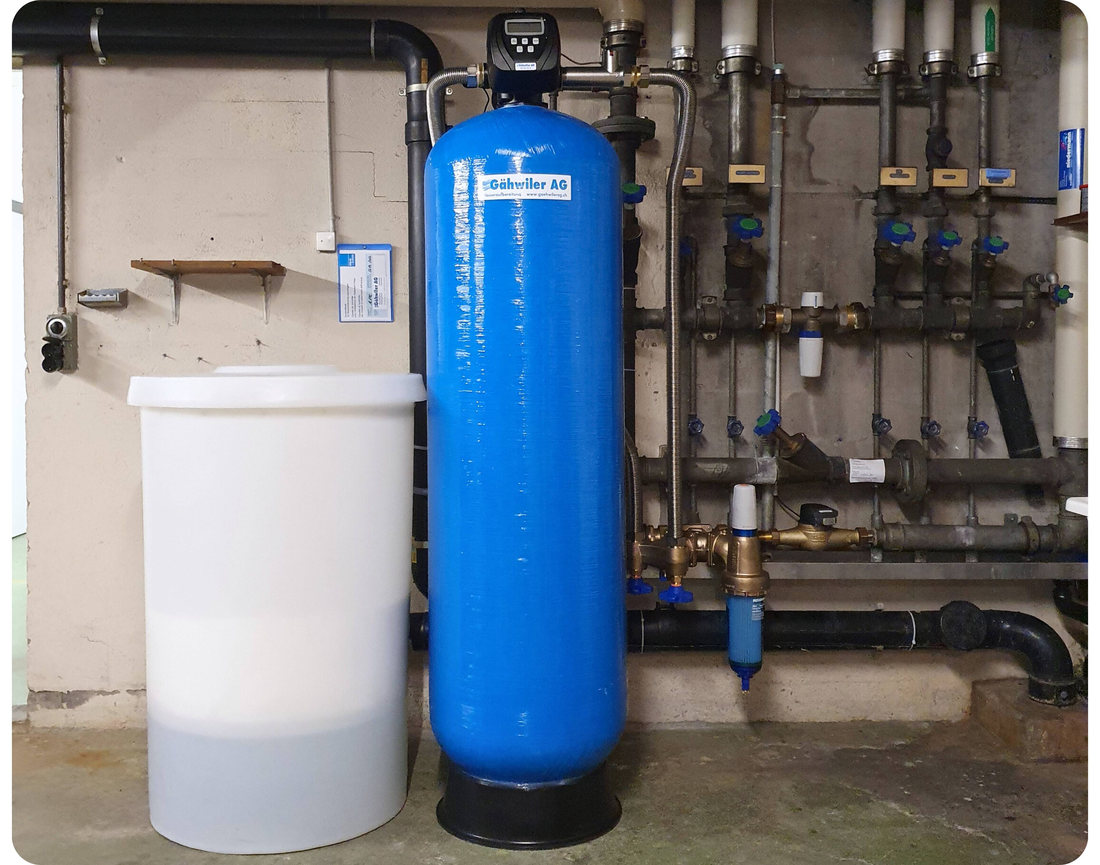 Ein Foto einer Gähwiler Entkalkungsanlage für ein Mehrfamilienhaus im Kanton Zug
