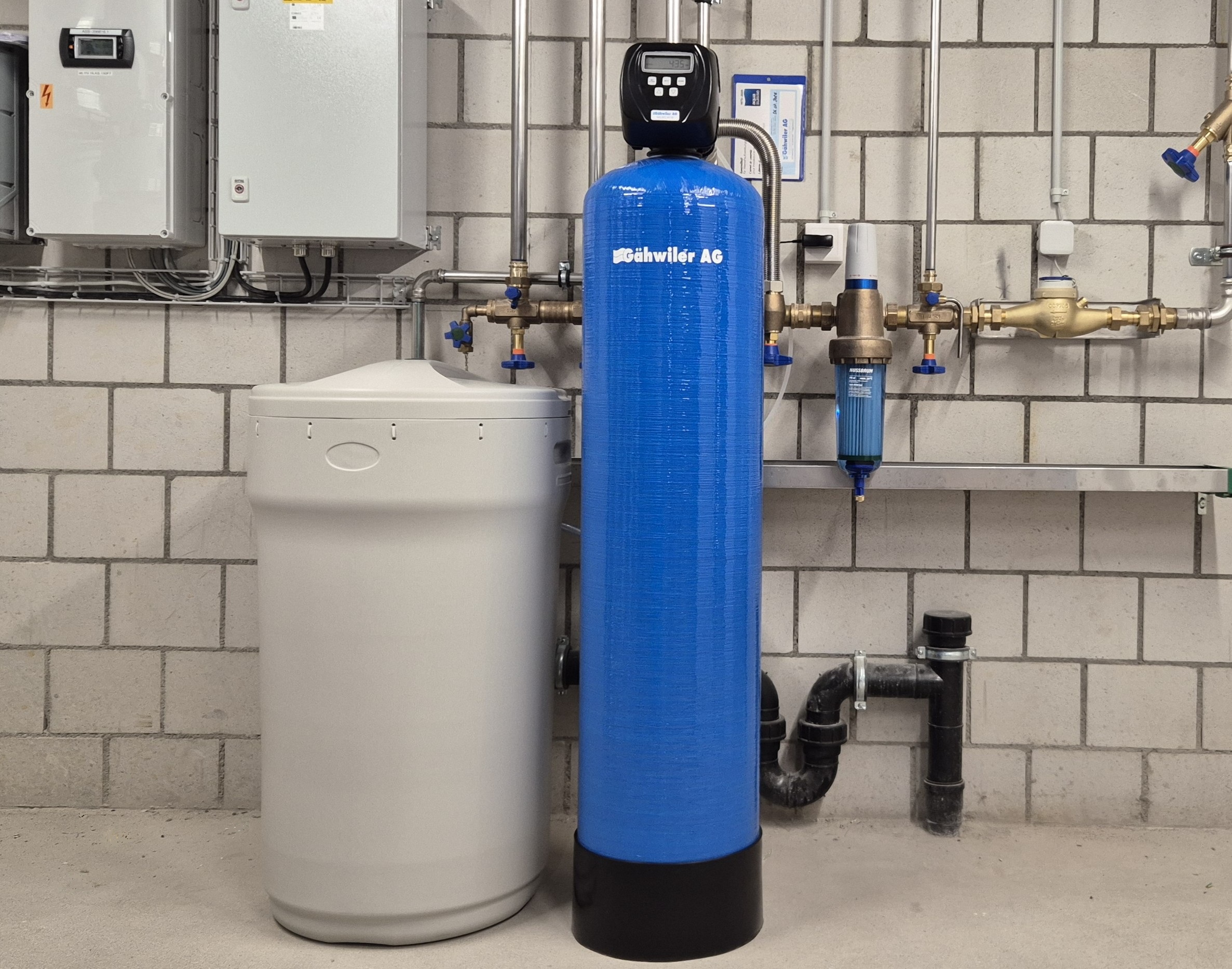 Ein Bild von einer Enthärtungsanlage und Wasseraufbereitungsanlage Entkalkungsanlage Aargau, Basel-Landschaft , Basel-Stadt, Glarus, Luzern, Nidwalden, Obwalden, Schaffhausen, Schwyz, Solothurn, St. Gallen, Thurgau, Uri, Zug, Zürich, Jura