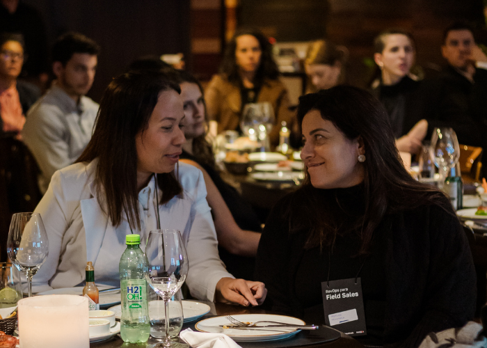 Convidados no jantar de RevOps para Field Sales