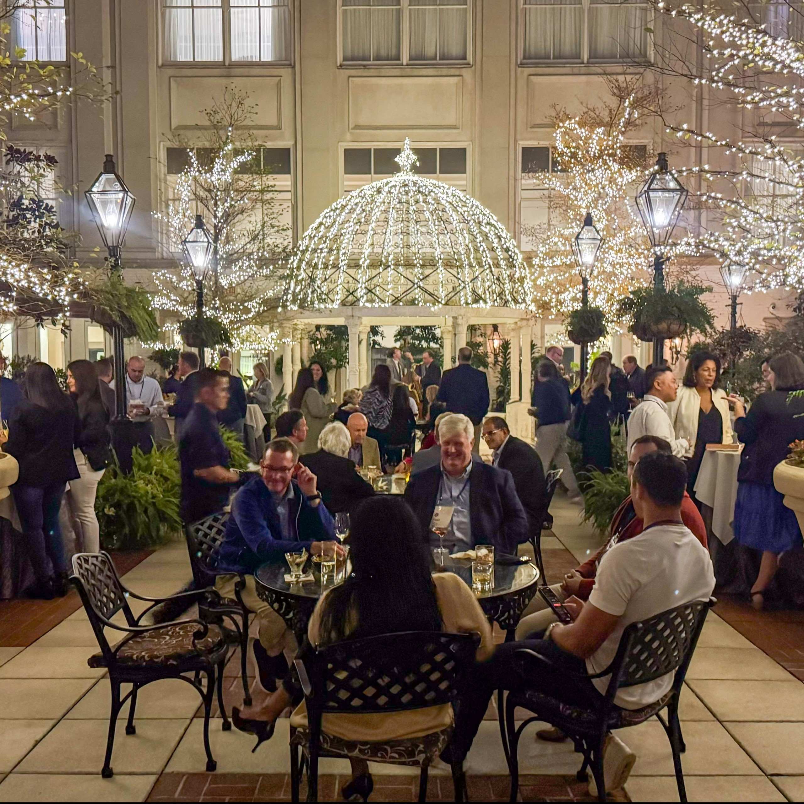 Attendees networking over dinner at an IPMI Institute