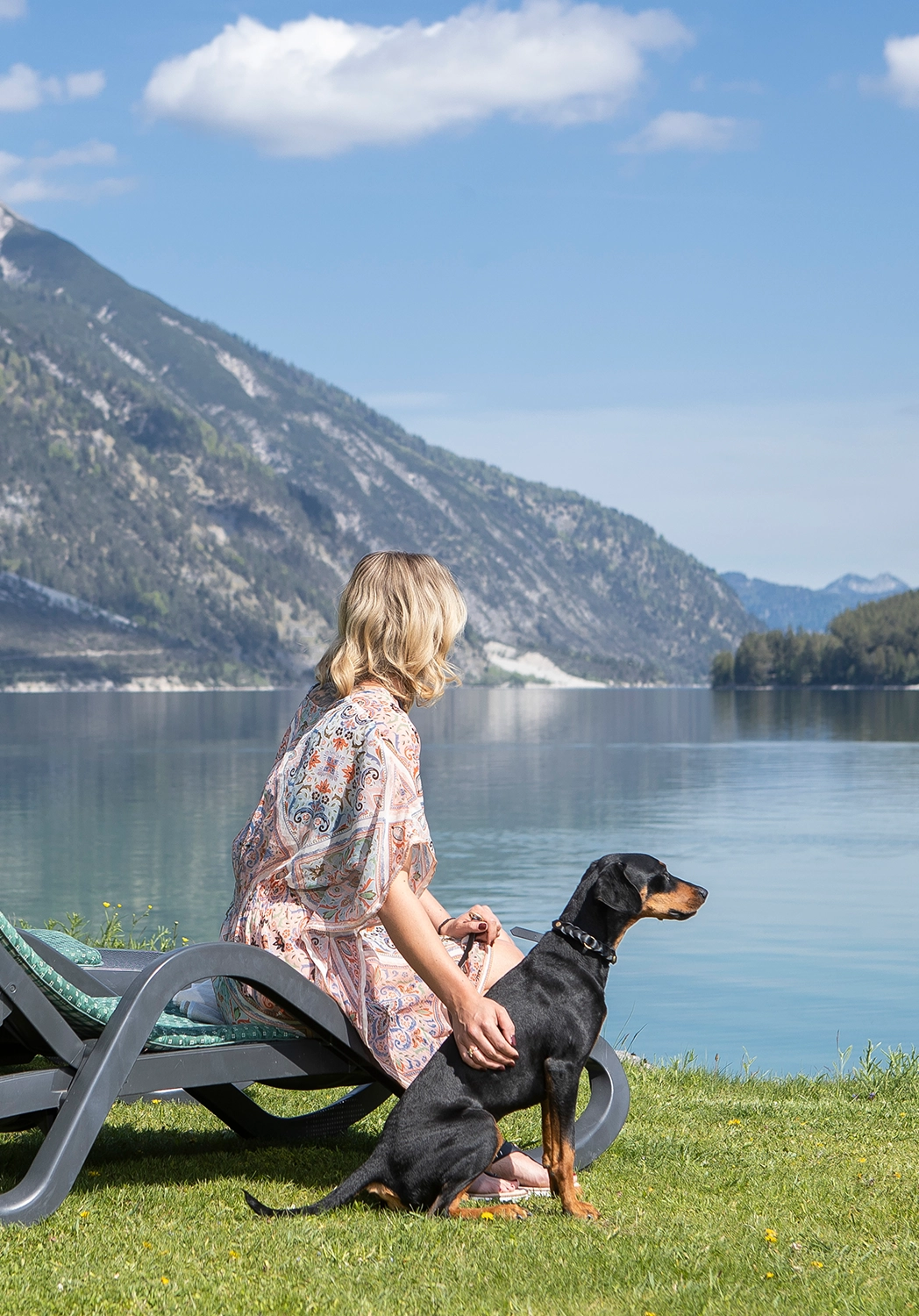 Privater kostenloser Badestrand im Seehotel St. Hubertus am Achensee in Pertisau | Hundestrand – Hunde erlaubt