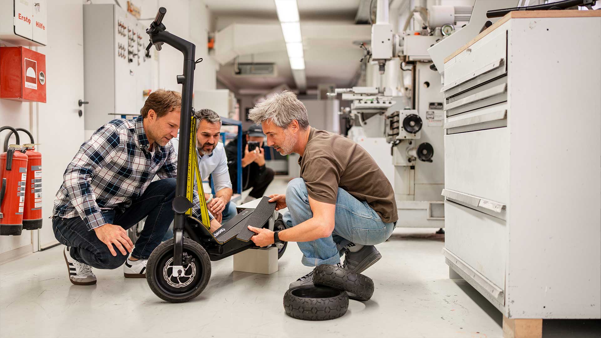 Sven Feustel and Dr. Tassilo Gilbert working on the first prototype of Tuleap - a new micromobility brand design by phoenix design