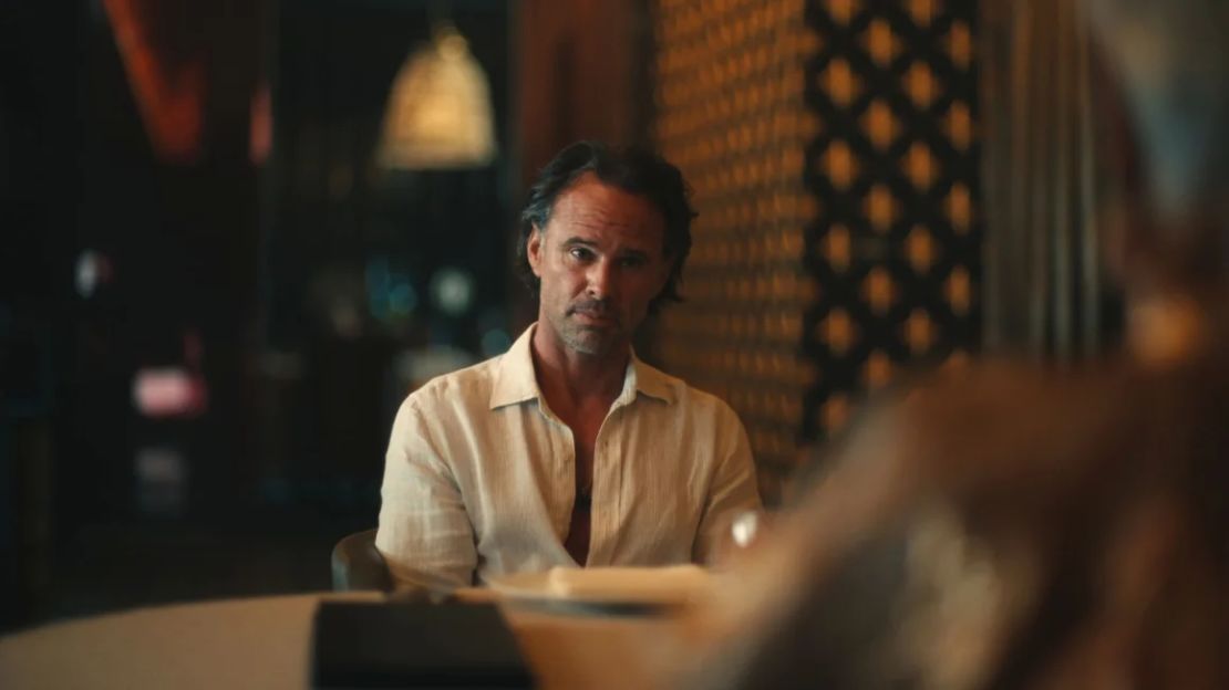 Walton Goggins como Rick en "The White Lotus".