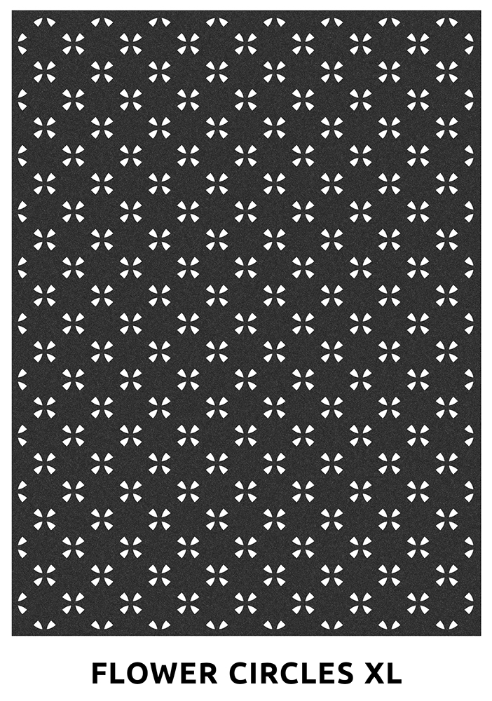 Der suonoCURTAIN XL ist ein hängender Akustik-Raumtrenner für optische und akustische Privatsphäre und zur Strukturierung von Räumen. Die perfekte Balance von Material und Stanzung zeichnet das geometrische Muster aus.