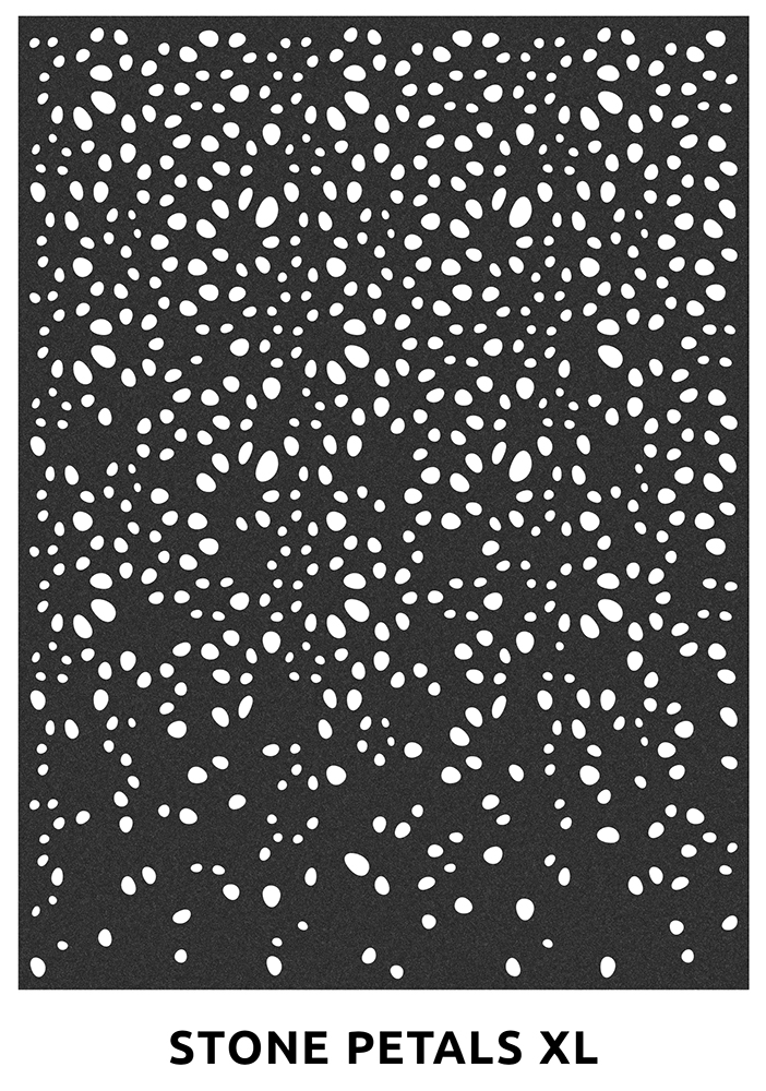 Der suonoCURTAIN XL ist ein hängender Akustik-Raumtrenner für optische und akustische Privatsphäre und zur Strukturierung von Räumen. Die perfekte Balance von Material und Stanzung zeichnet das geometrische Muster aus.