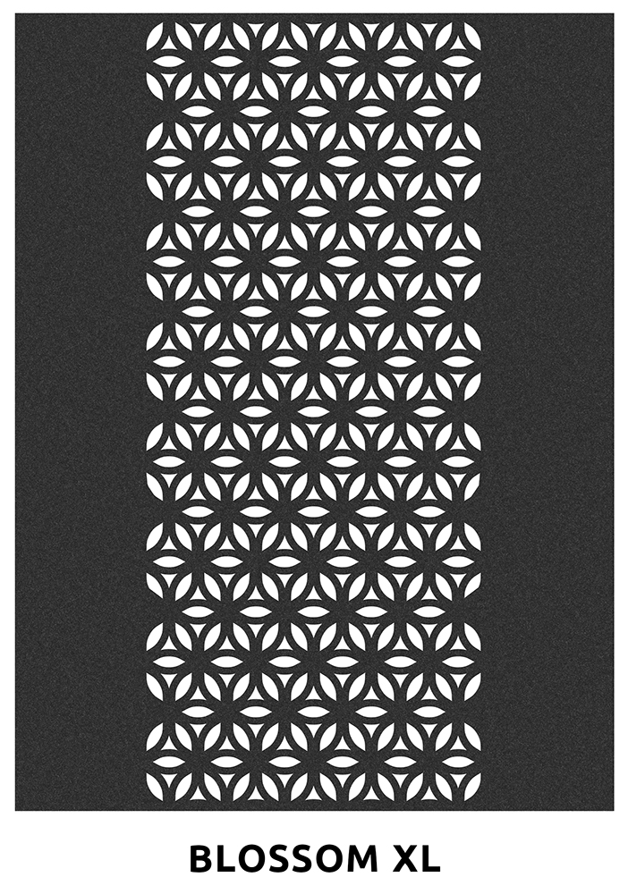 Der suonoCURTAIN XL ist ein hängender Akustik-Raumtrenner für optische und akustische Privatsphäre und zur Strukturierung von Räumen. Die perfekte Balance von Material und Stanzung zeichnet das geometrische Muster aus.