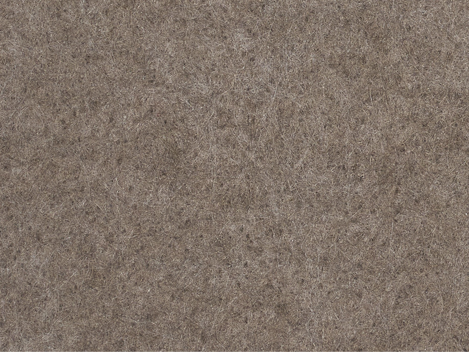 Das Segel bietet eine akustisch hocheffiziente und ästhetische Lösung und sorgt für Lebendigkeit und Textur in allen Räumen. Das suonoSHAPE-Deckensegel ist ein echtes Up-Cycling-Produkt und zeichnet sich durch sein modernes und funktionelles Design sowie seine Langlebigkeit aus. Hergestellt aus unserem hochwertigen suonoBOARD, mit exzellenten Schallabsorbtionswerten und einem Recyclinganteil von über 50 %, bestechen unsere Produkte mit organischem Charakter durch die homogene Oberflächenstruktur und Farbgebung. Hergestellt aus 100 % PET-Fasern mit filzartiger Haptik.