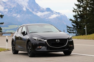 mazda 3 front view