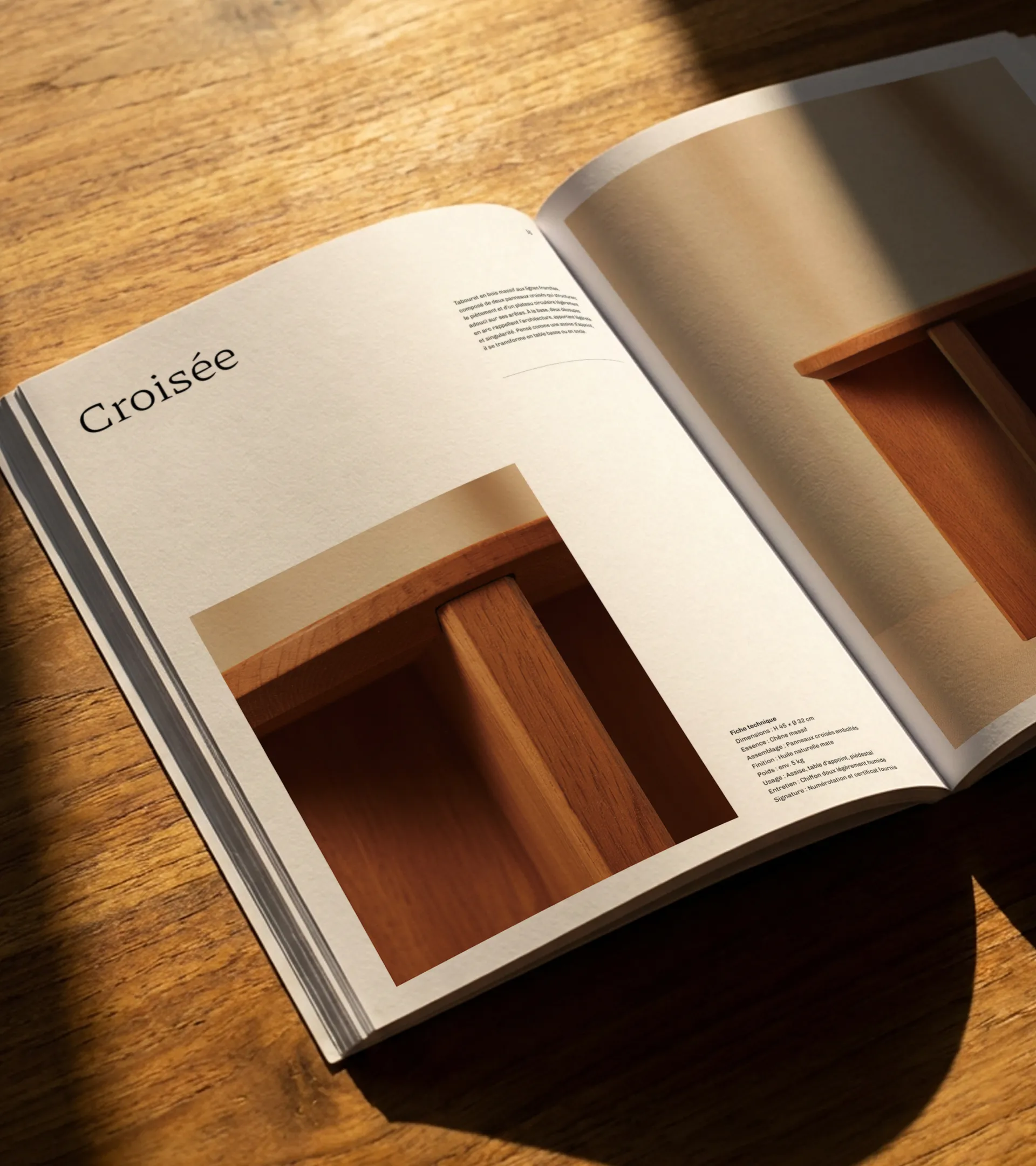 Catalogue A.M. Lescaut ouvert sur une table en bois montrant un gros plan d'un meuble en bois avec le titre « Croisée ».