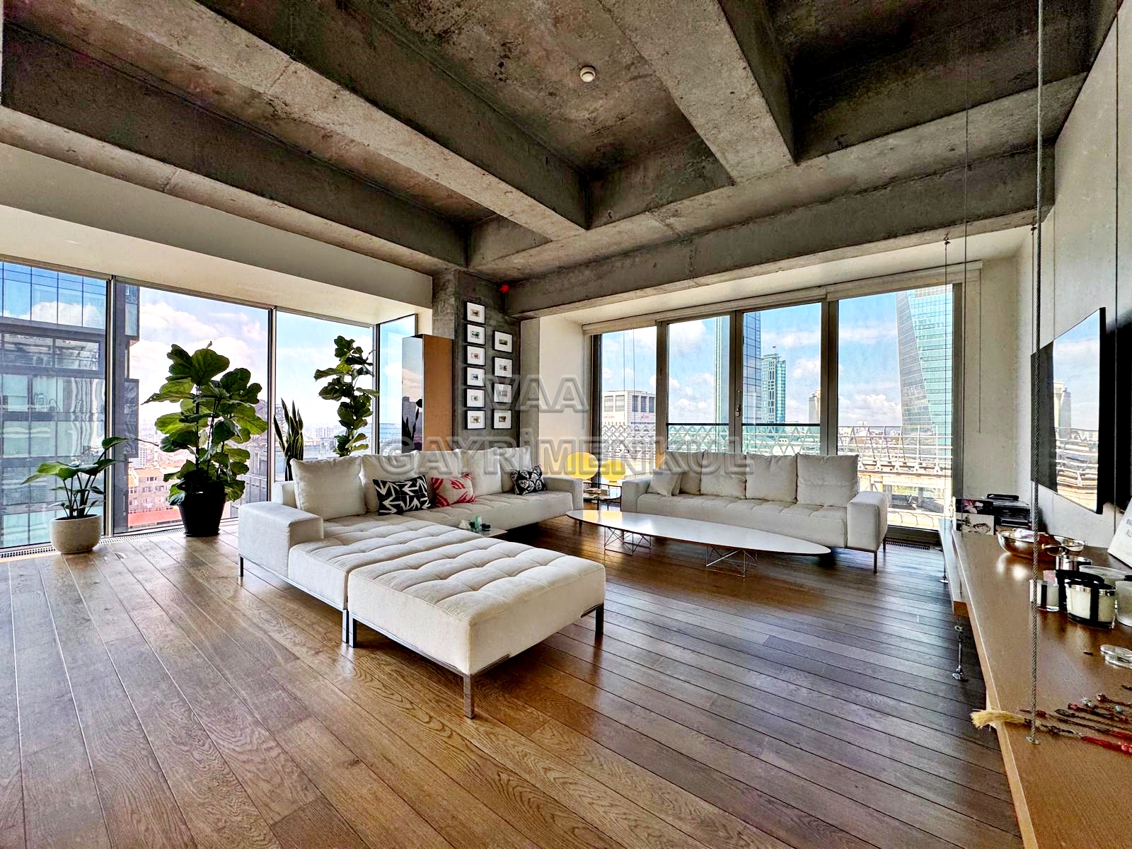 LEVENT LOFT TA 3 CEPHELİ 3+1 ÖZEL DİZAYN EDILMIS SATILIK DAİRE