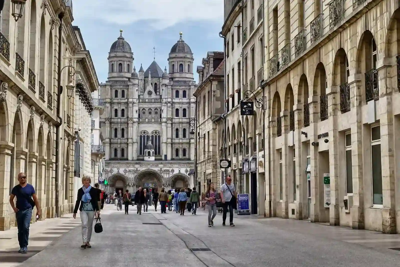 Faut-il investir en LMNP à Dijon ? 