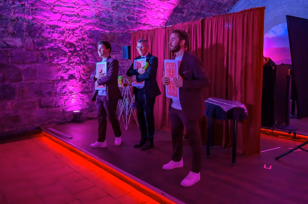 N&P Magiciens font un spectacle de salons aux caves de Genève
