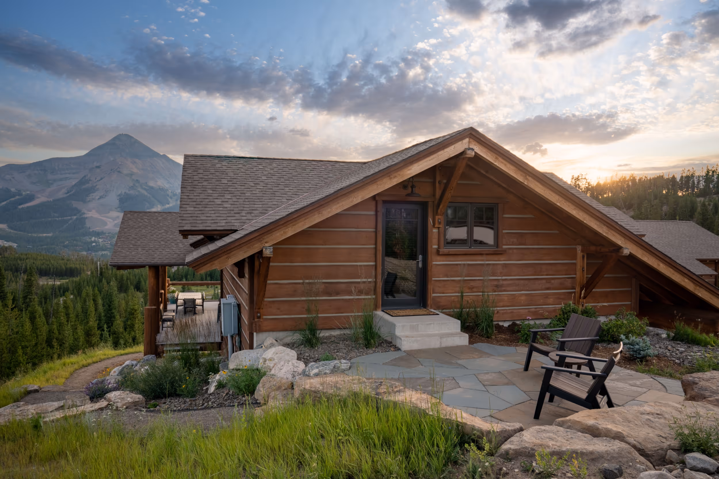 A log cabin overlooking the mountains 