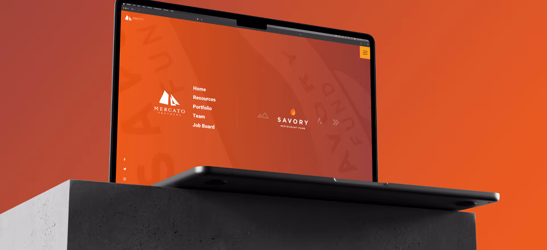 A laptop with the Mercado home page open 