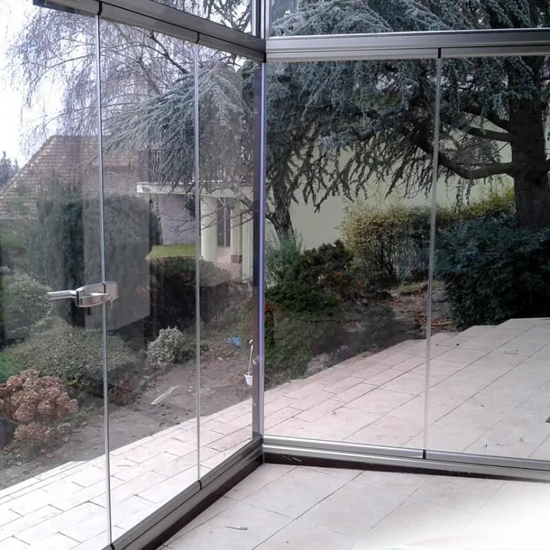 Frameless glass balcony system – folding glass walls for terraces and restaurant gardens