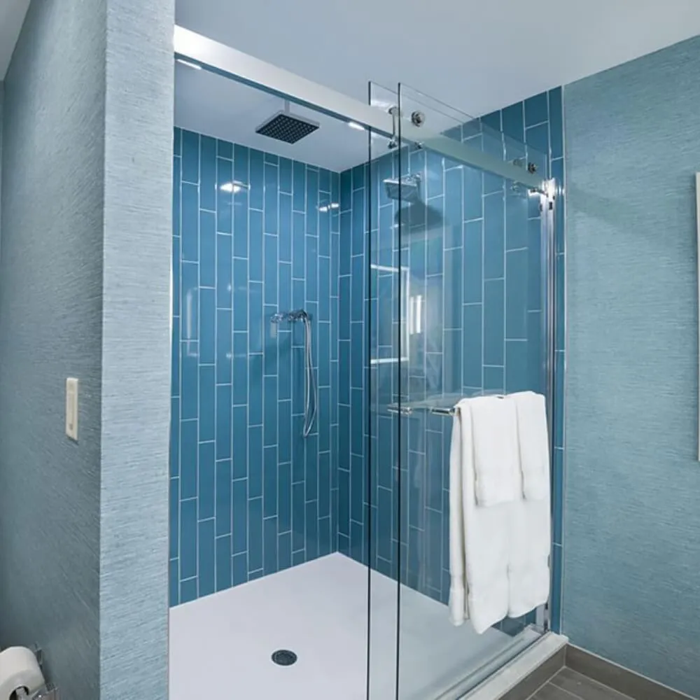 Custom shower cubicle – made-to-measure glass shower enclosure for modern bathrooms