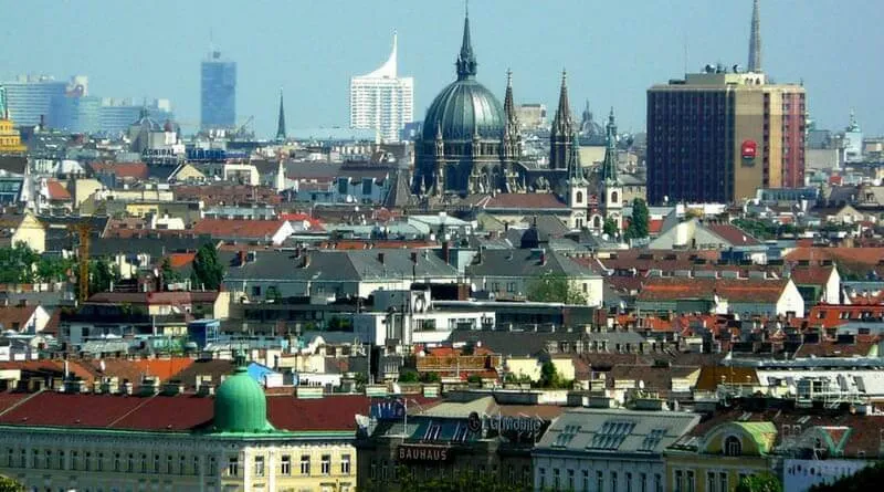 Panorama of the buildings in Favoriten where you can get Bau job via BauBau mobile app