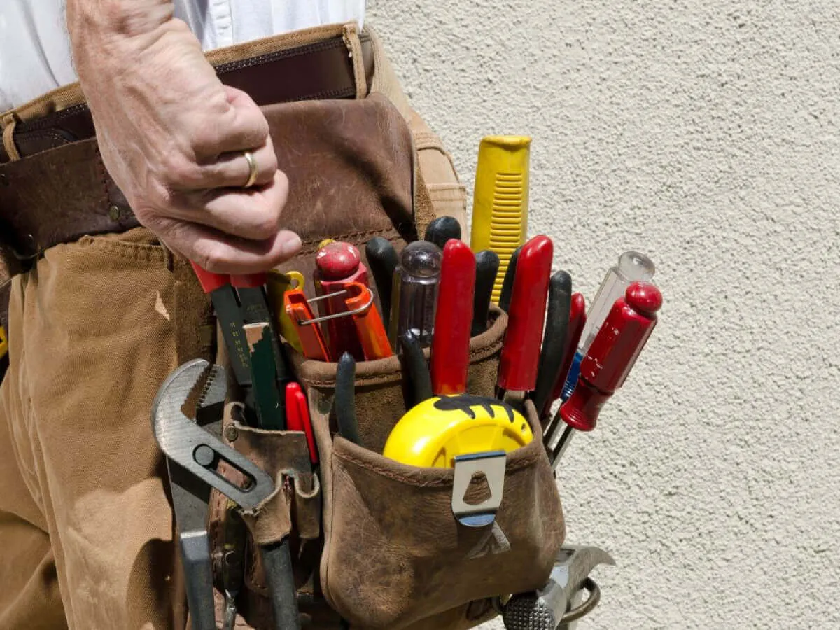 Handyman Worker carries his bag of tools around the waist for BauBau