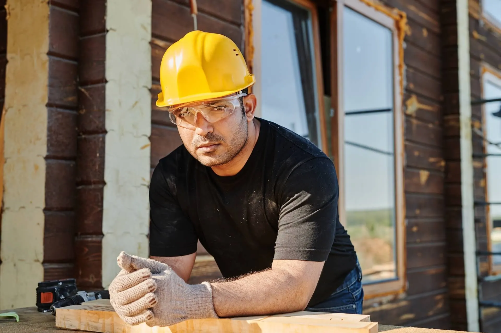BauBau Construction worker with helmet and glasses on his workspace