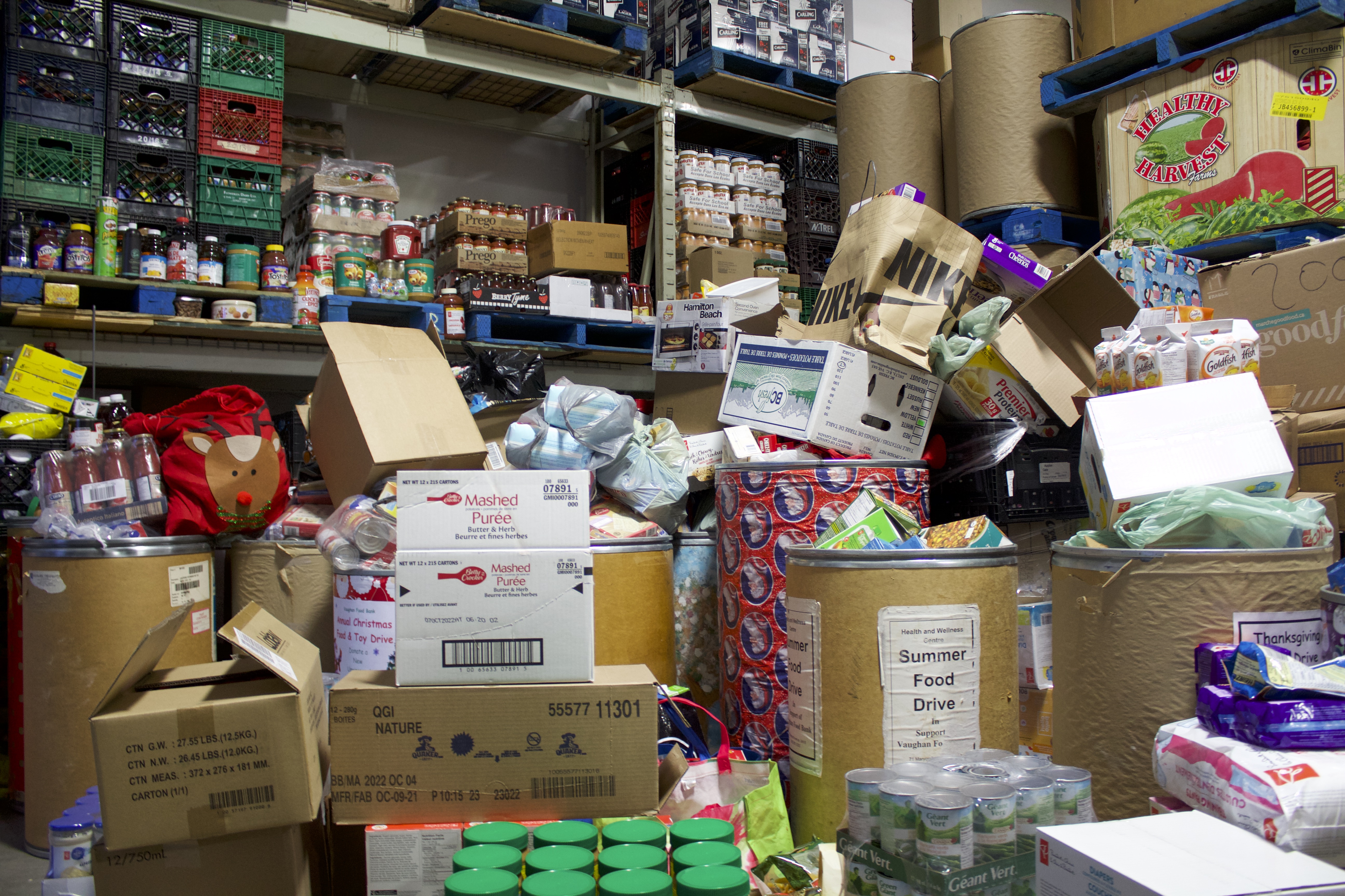Dons recueillis lors de la collecte de denrées des Fêtes de PAC pour la Vaughan Food Bank
