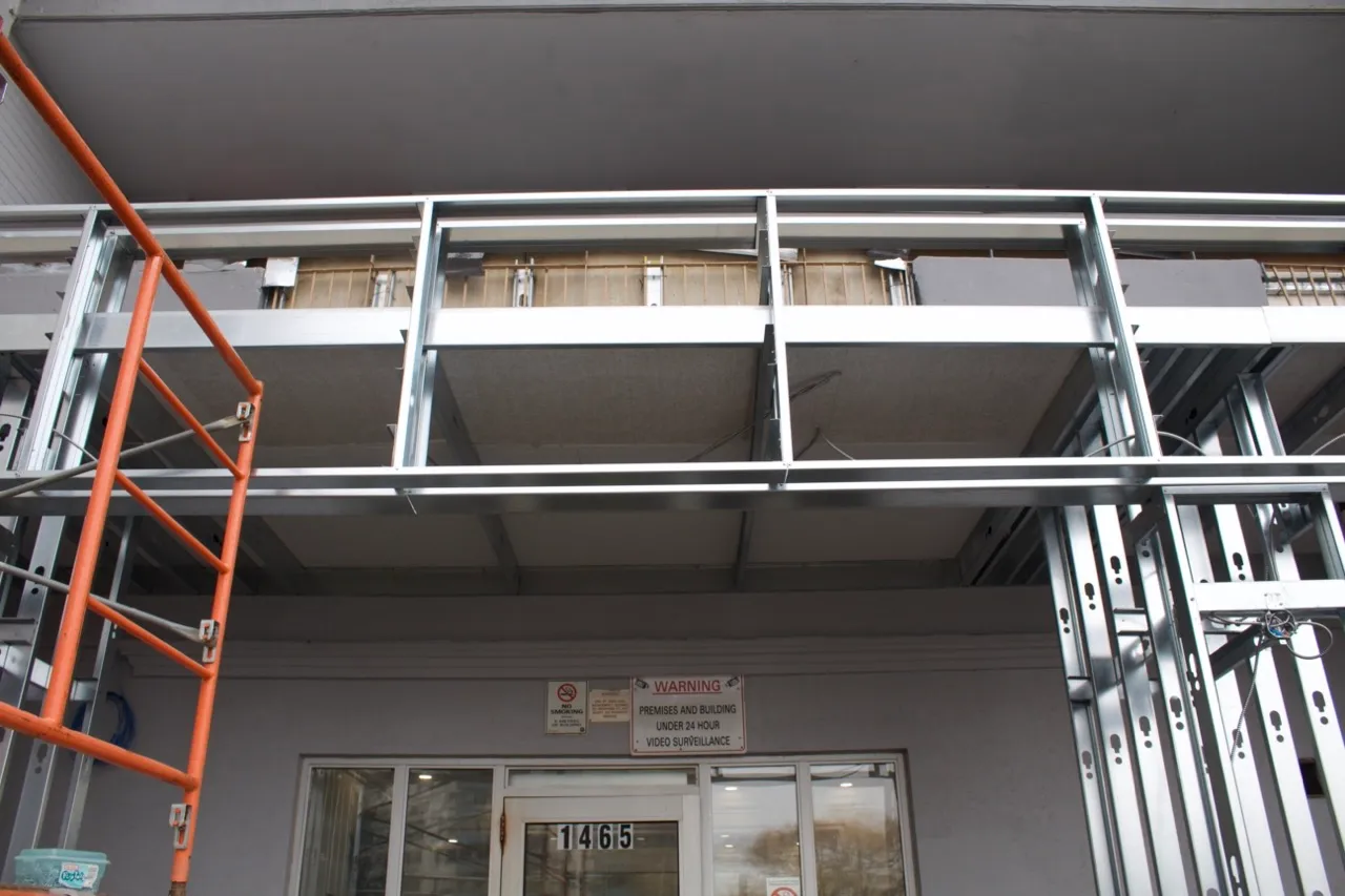 Marquise d'immeuble au 1465 Lawrence Avenue West, photo 4 de 7