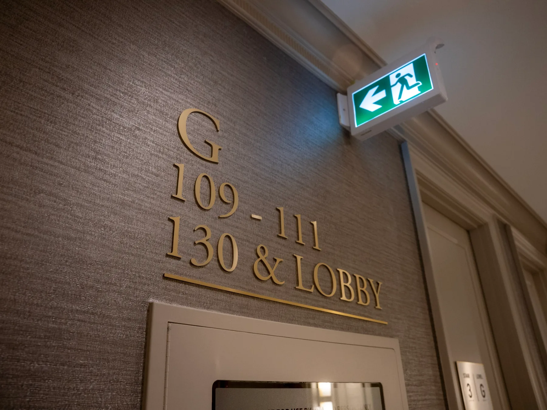 Corridors de copropriété au 21 Burkebrook Place, Toronto, photo 8 de 12