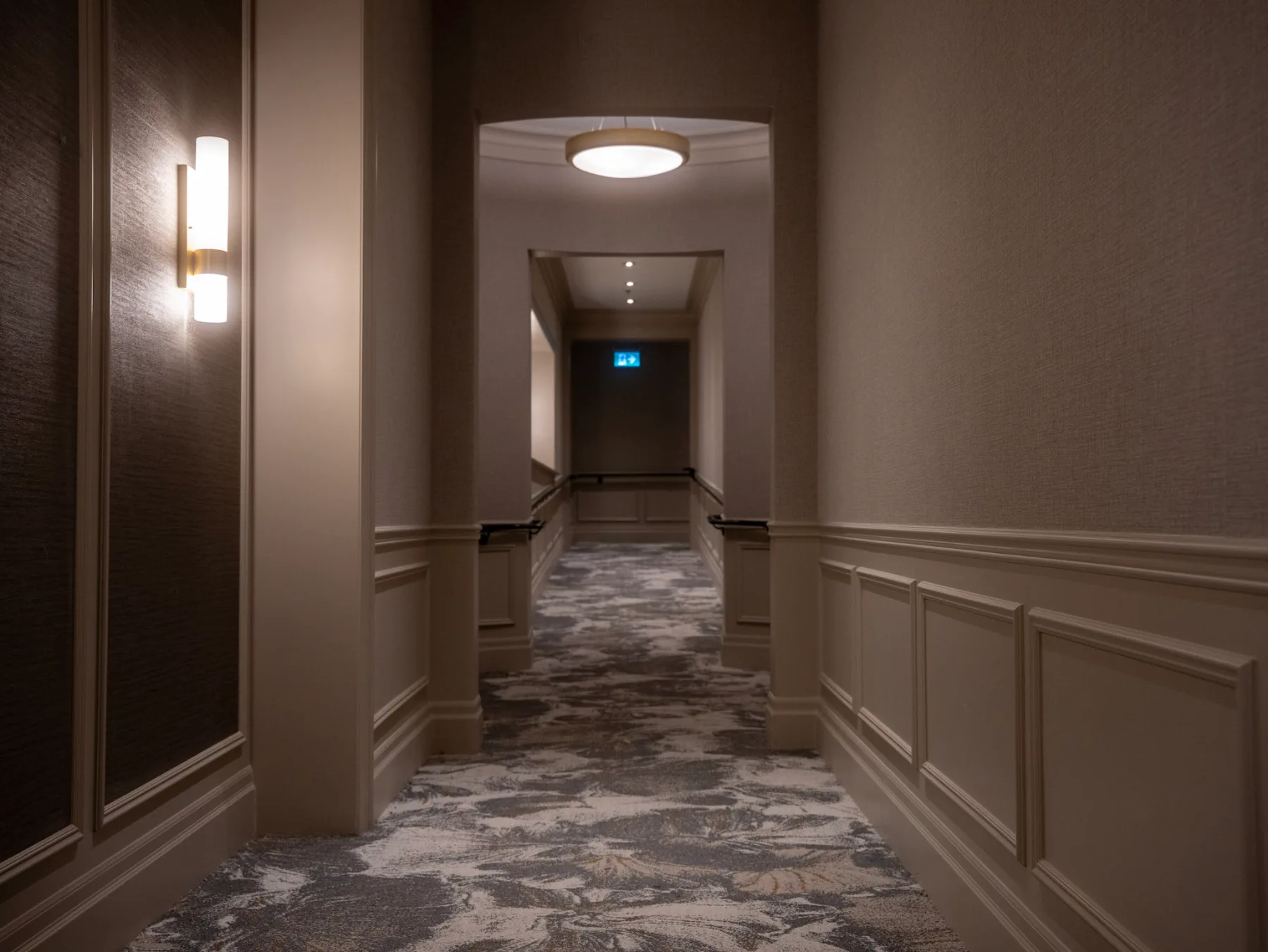 Corridors de copropriété au 21 Burkebrook Place, Toronto, photo 10 de 12