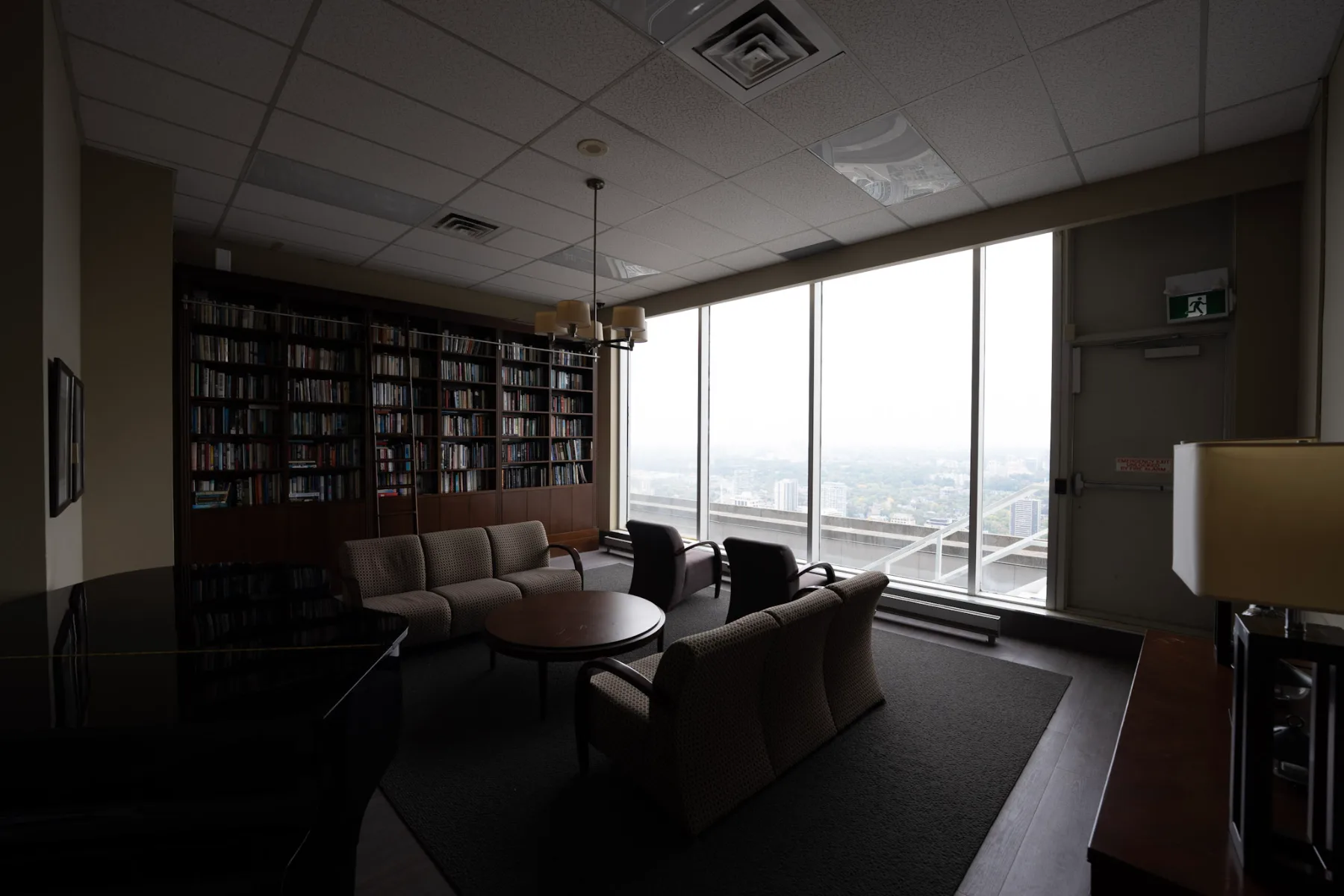 Hall et espaces communs au 44 Charles Street West, Toronto, photo 6 de 12
