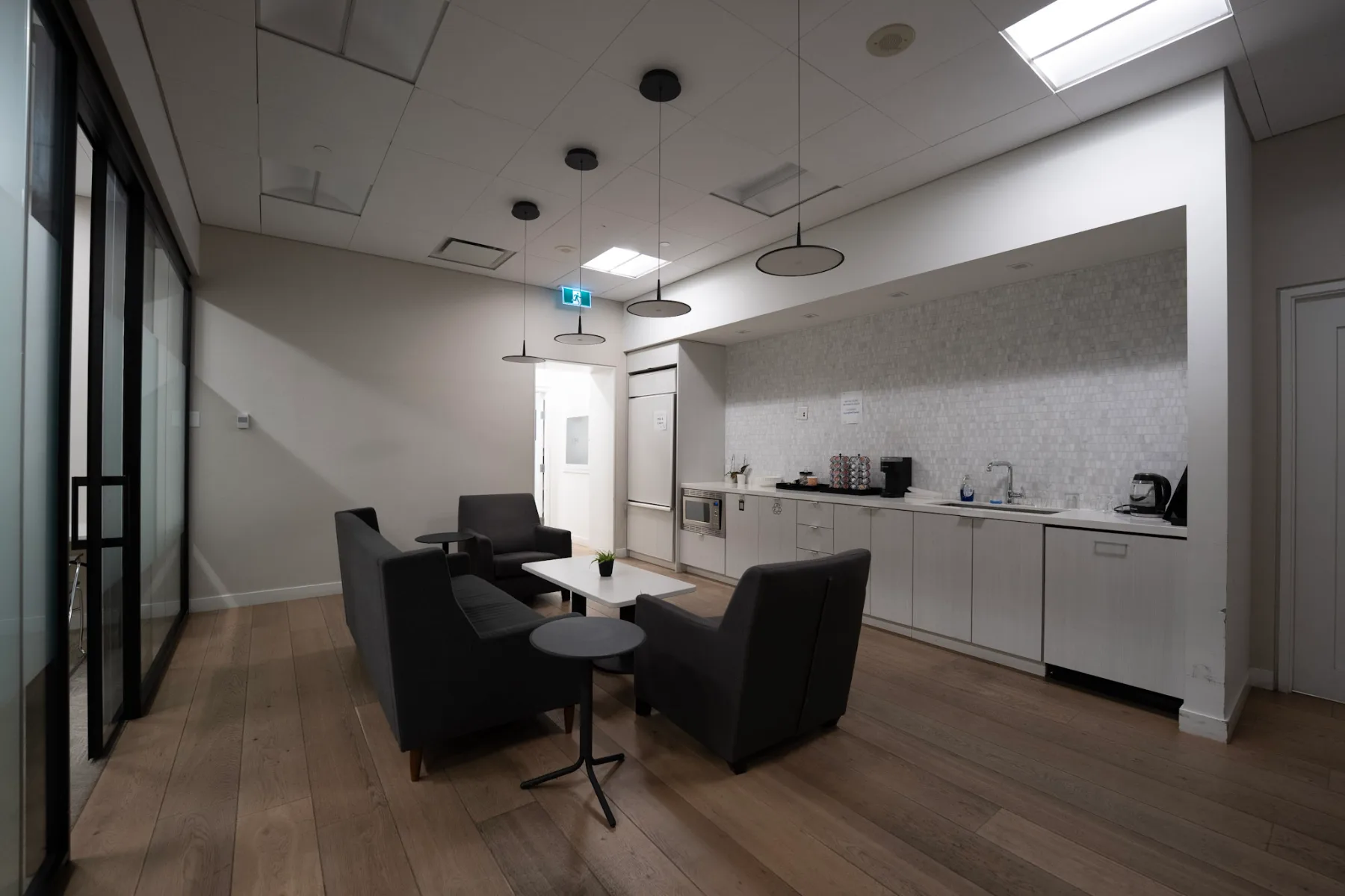Hall et espaces communs au 44 Charles Street West, Toronto, photo 10 de 12