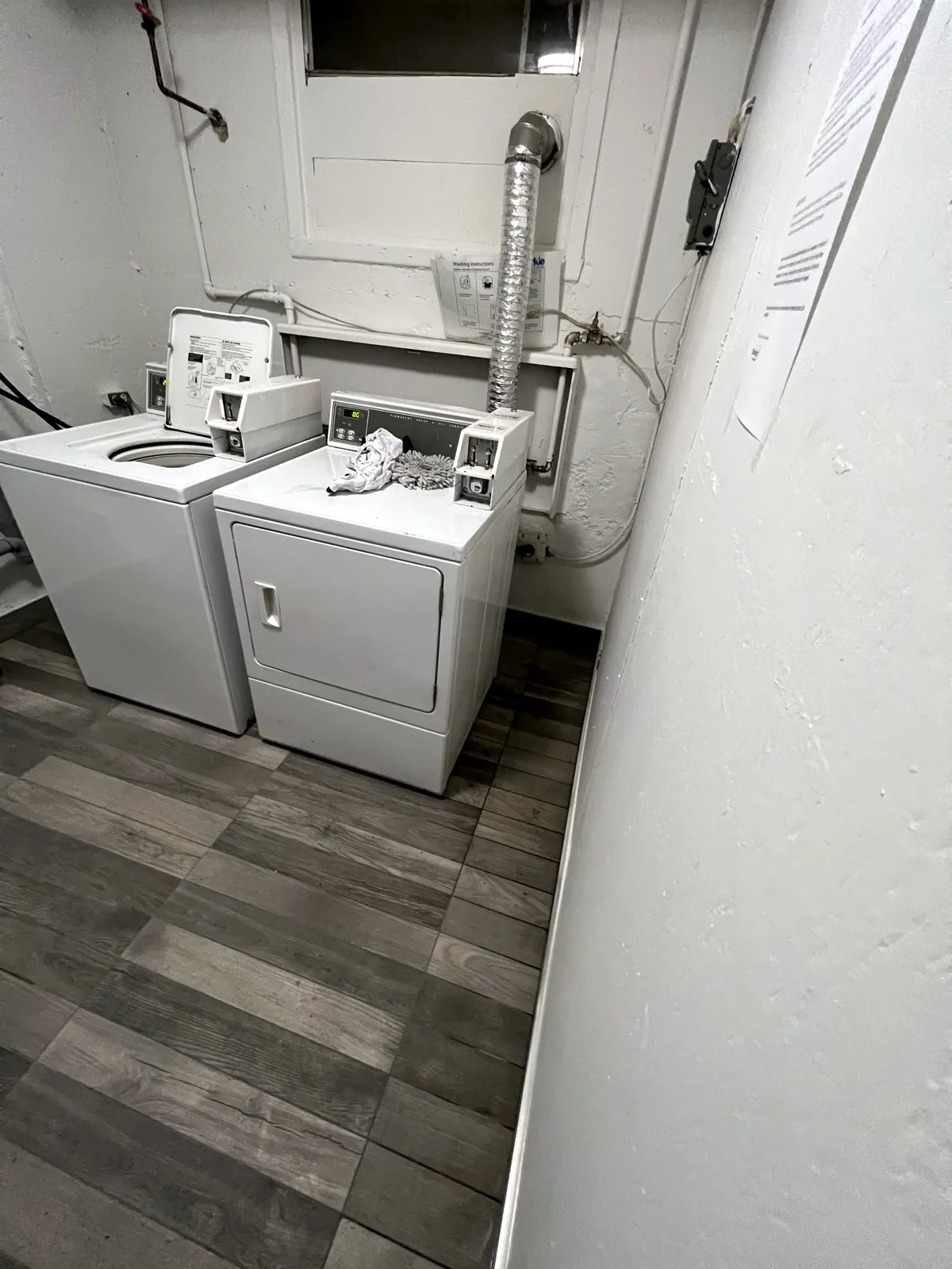 Delmar and Hearne laundry rooms, Montréal, photo 1 of 10