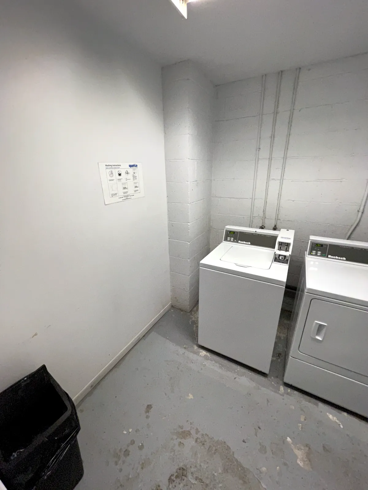 Delmar and Hearne laundry rooms before the work, Montréal, photo 9 of 10