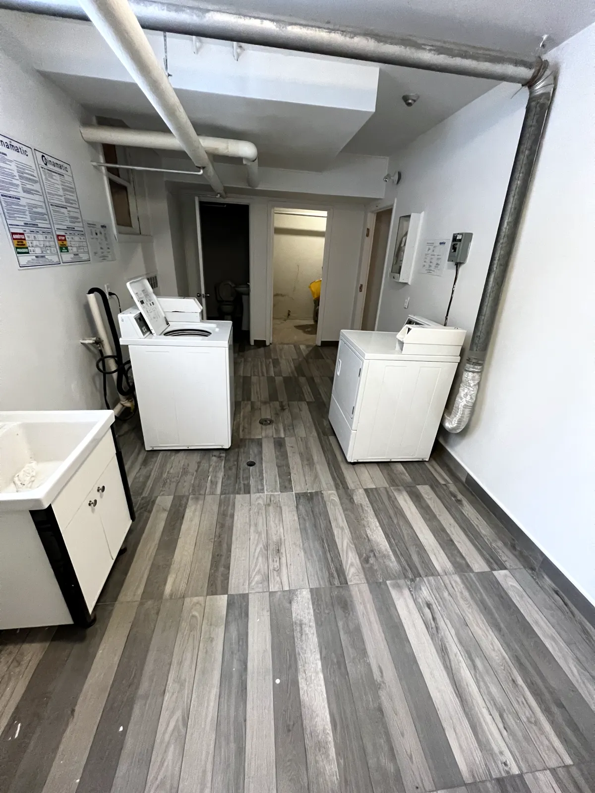 Delmar and Hearne laundry rooms, Montréal, photo 2 of 10