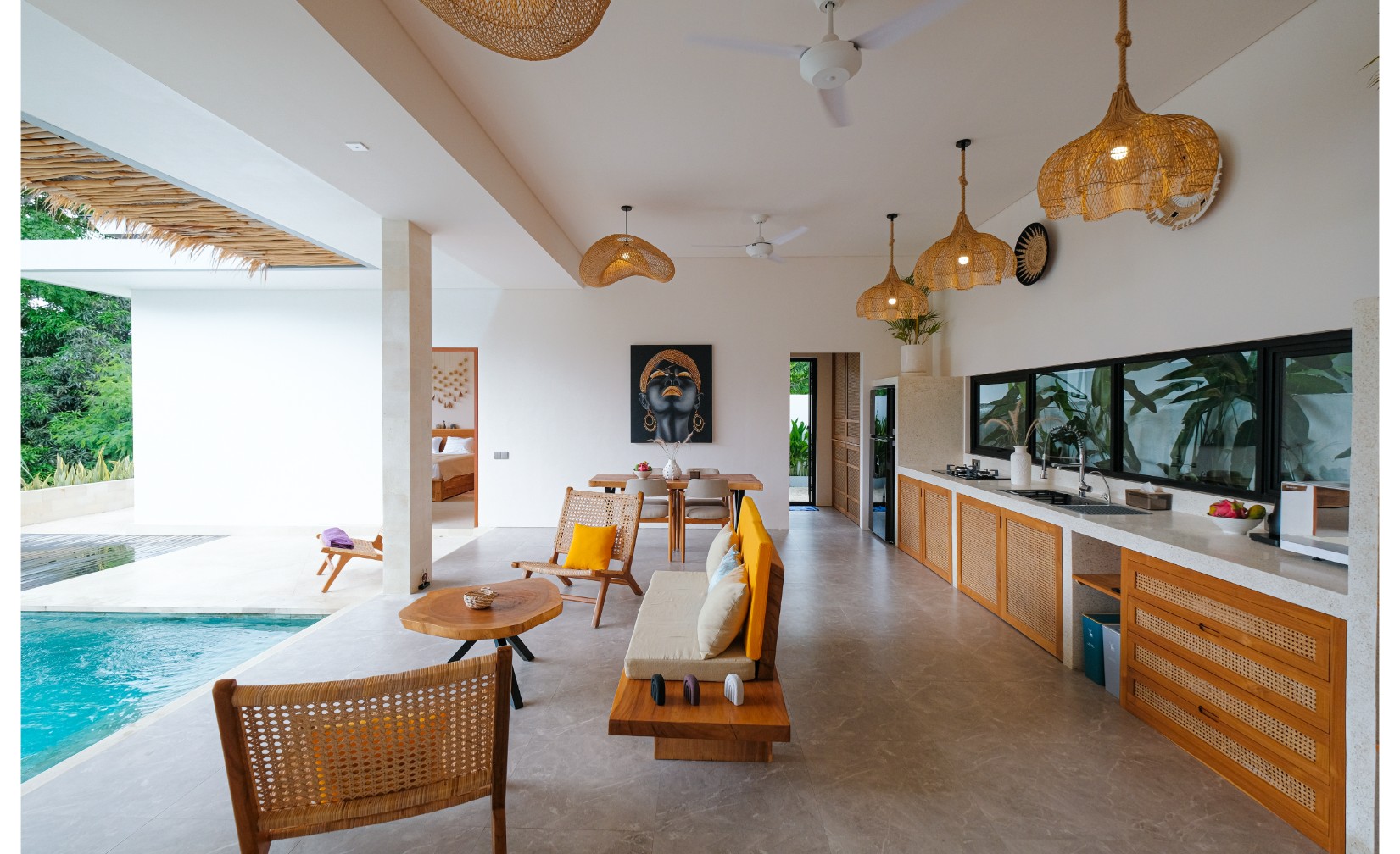 Pererenan green view villa