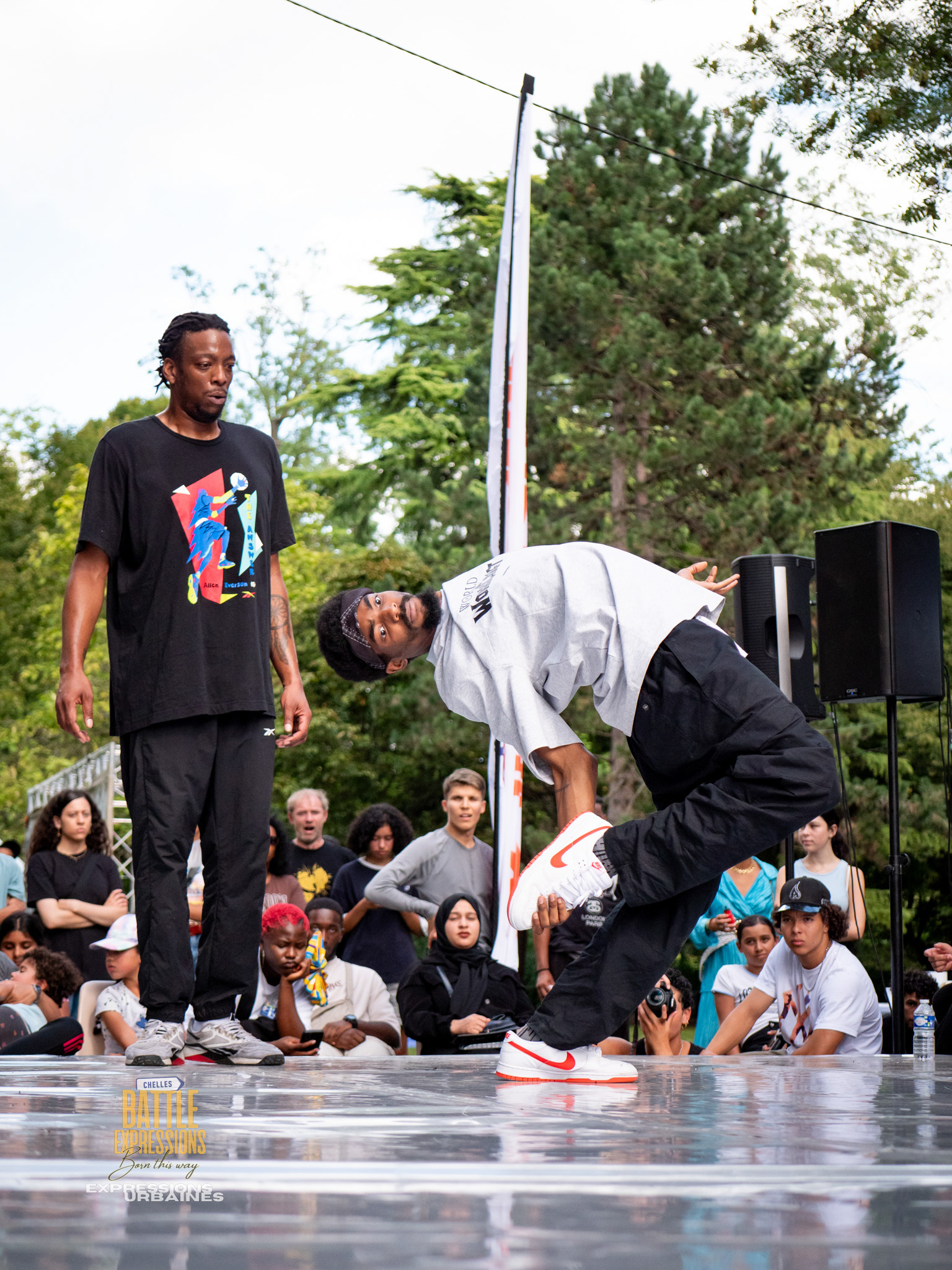 Breakeur en freeze devant le public lors du Battle Expressions à Chelles