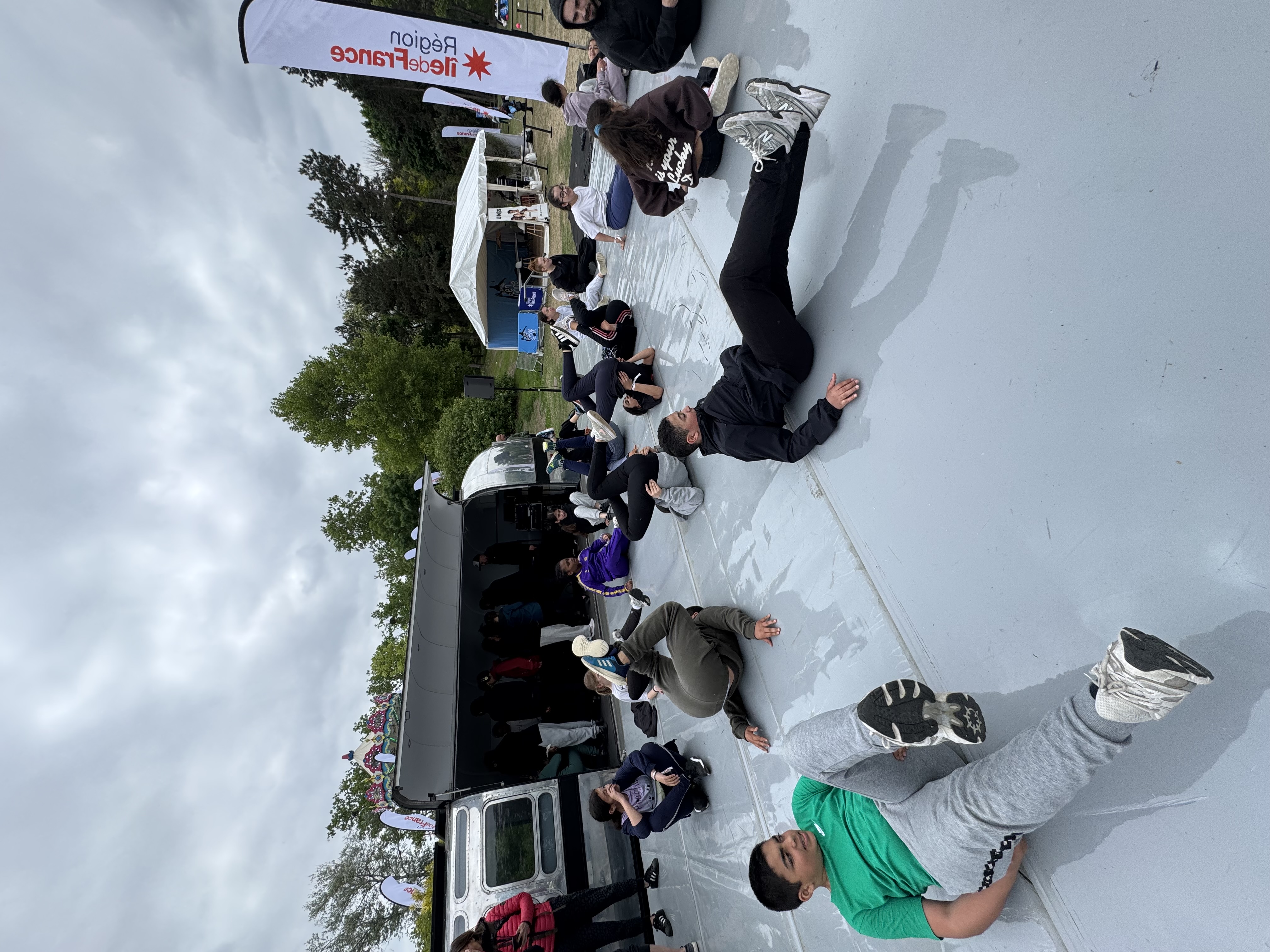 Initiation au breakdance en plein air avec Expressions Urbaines