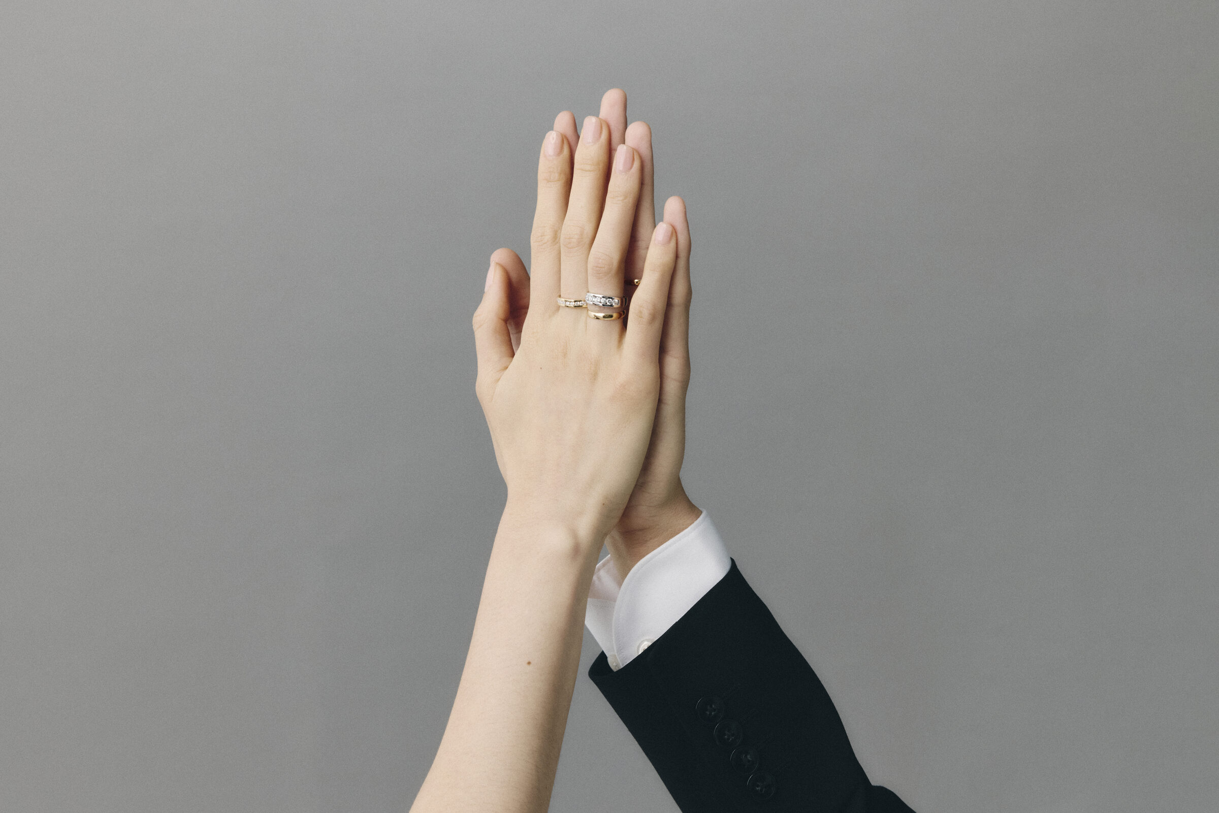 Editorial TIMELESS BONDS