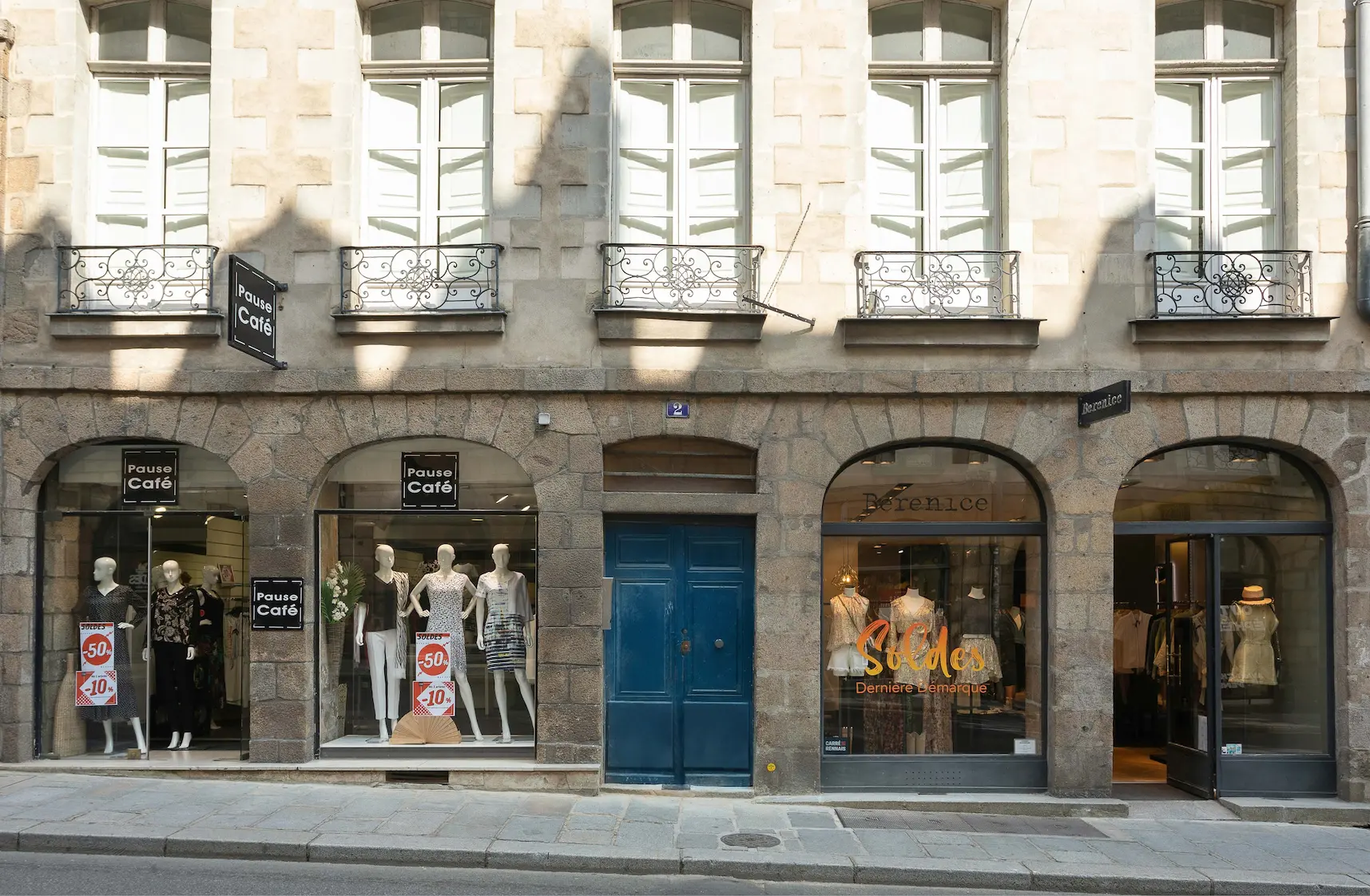 Pause Café and Bérénice Vicartem Group facade