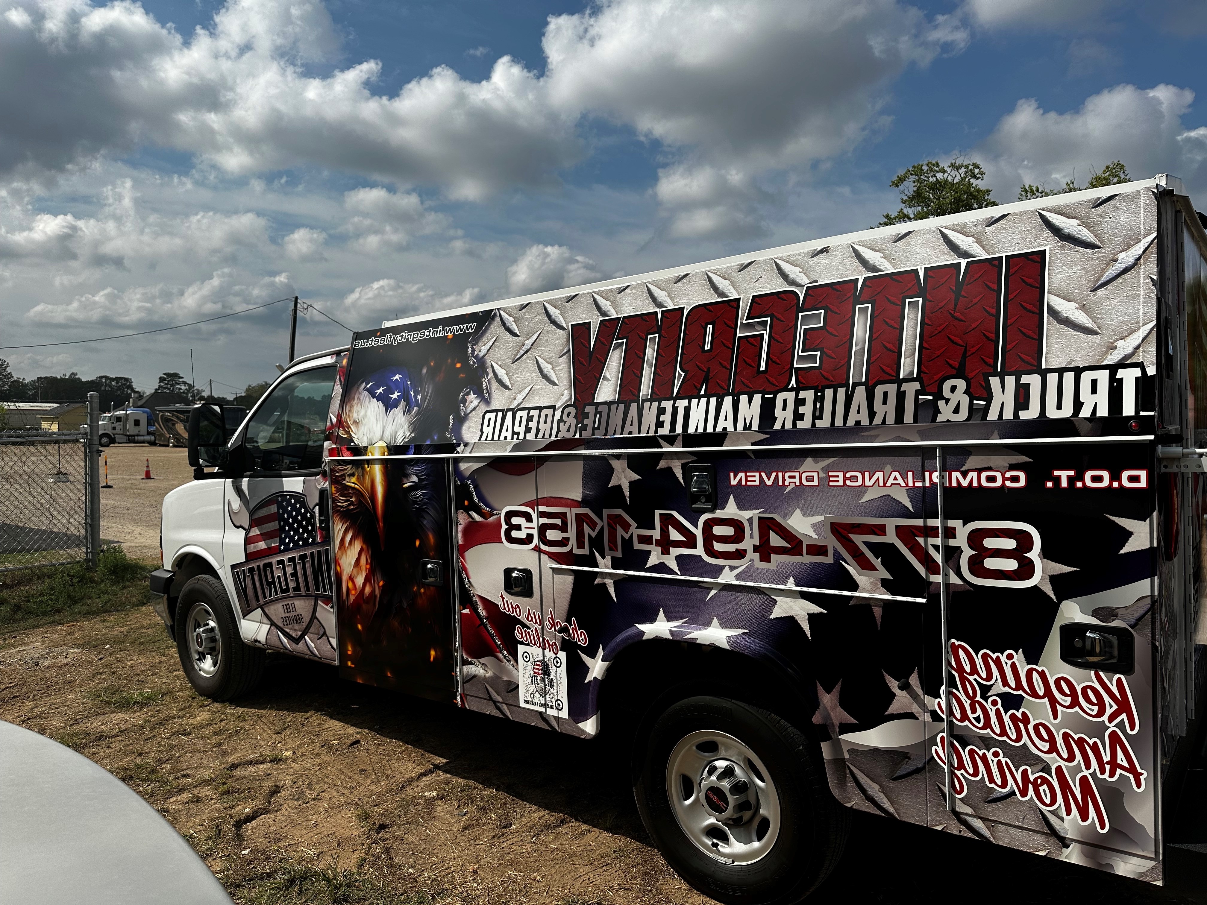 Integrity Fleet Services providing 24/7 emergency roadside assistance.