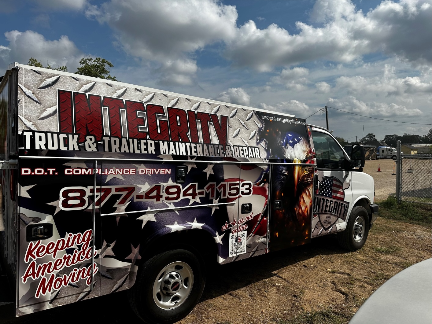 Integrity Fleet Services providing 24/7 emergency roadside assistance.