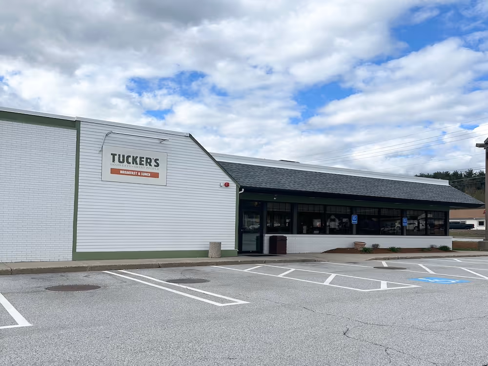 Exterior of Hooksett, NH Restaurant