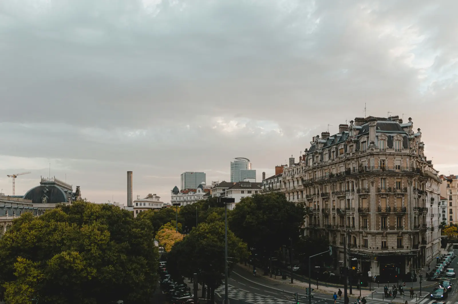 Holding immobilière : Caractéristiques, Avantages & Inconvénients, Création