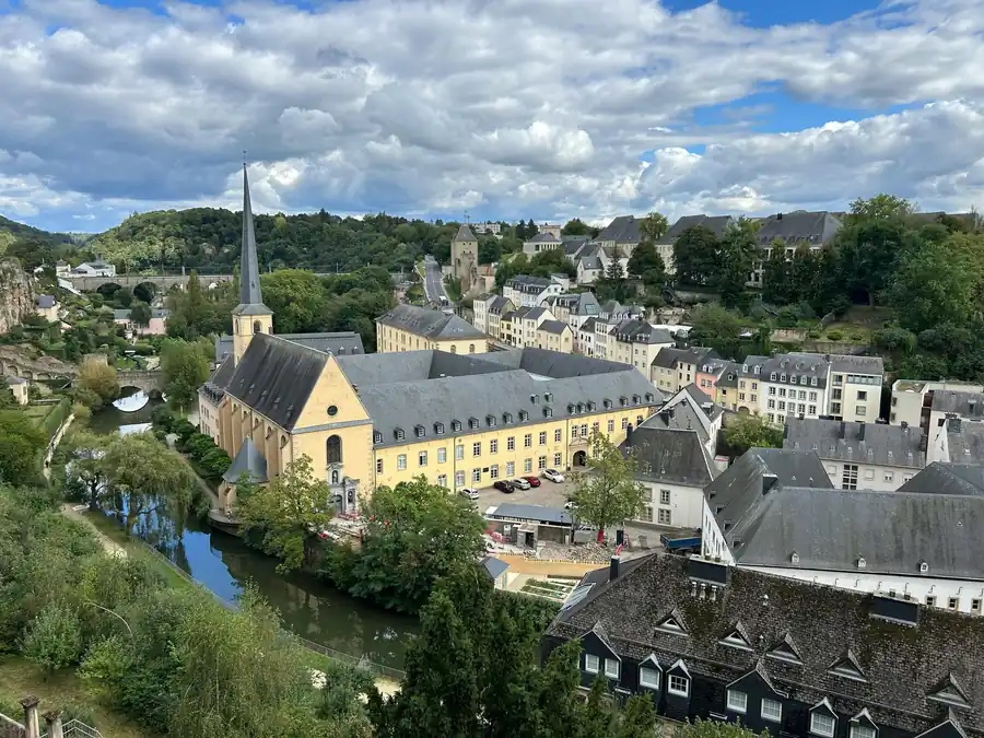 Assurance vie luxembourgeoise : avantages, inconvénients et comparaison