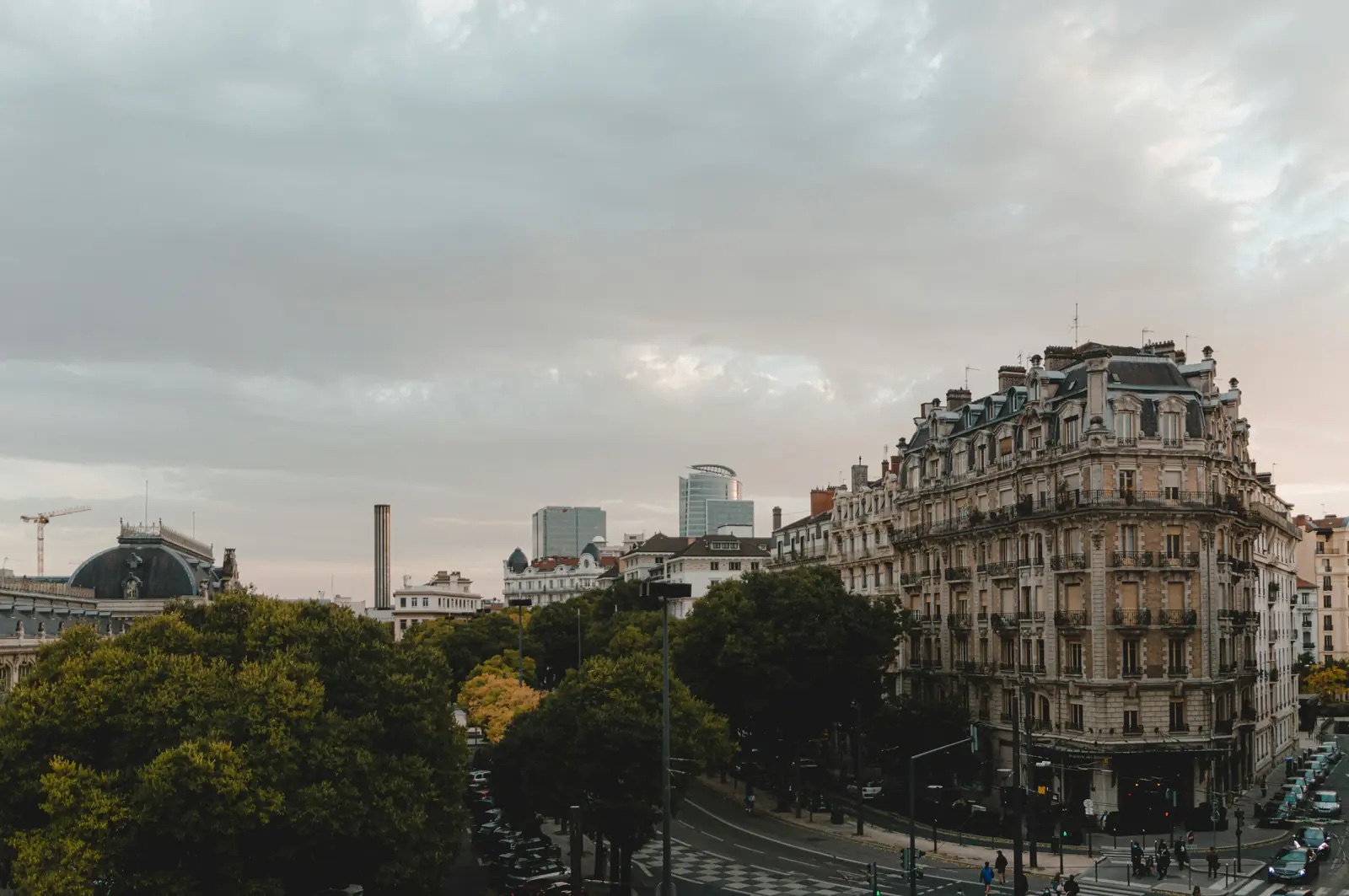 Holding immobilière : Caractéristiques, Avantages & Inconvénients, Création
