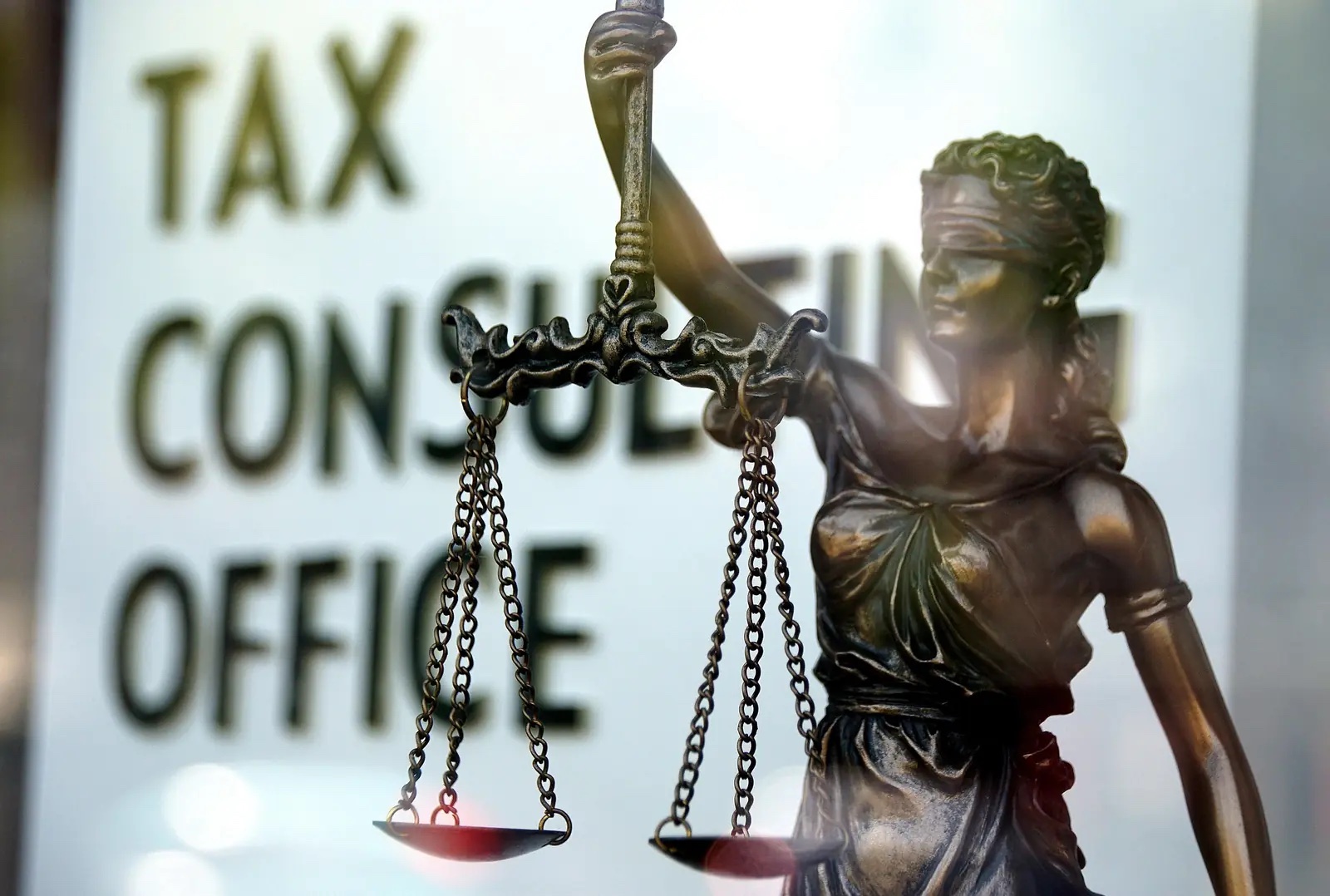 Risques fiscaux et URSSAF en holding : 9 erreurs qui mènent au redressement