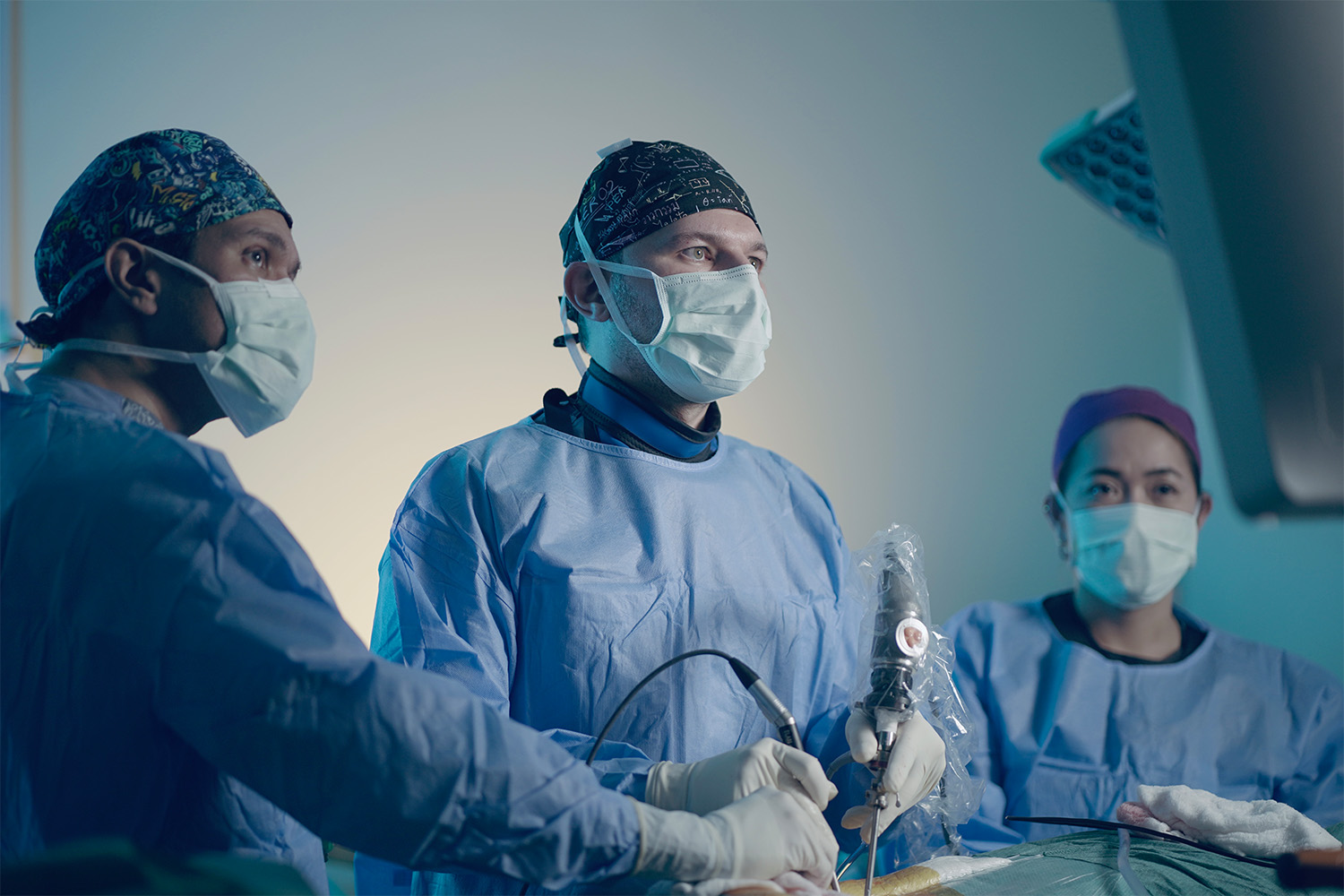 The medical team at Dr. Soliman Fakeeh Hospital successfully ended the suffering of a patient over seventy years old, who had been enduring chronic back pain and difficulty moving for more than 15 years.