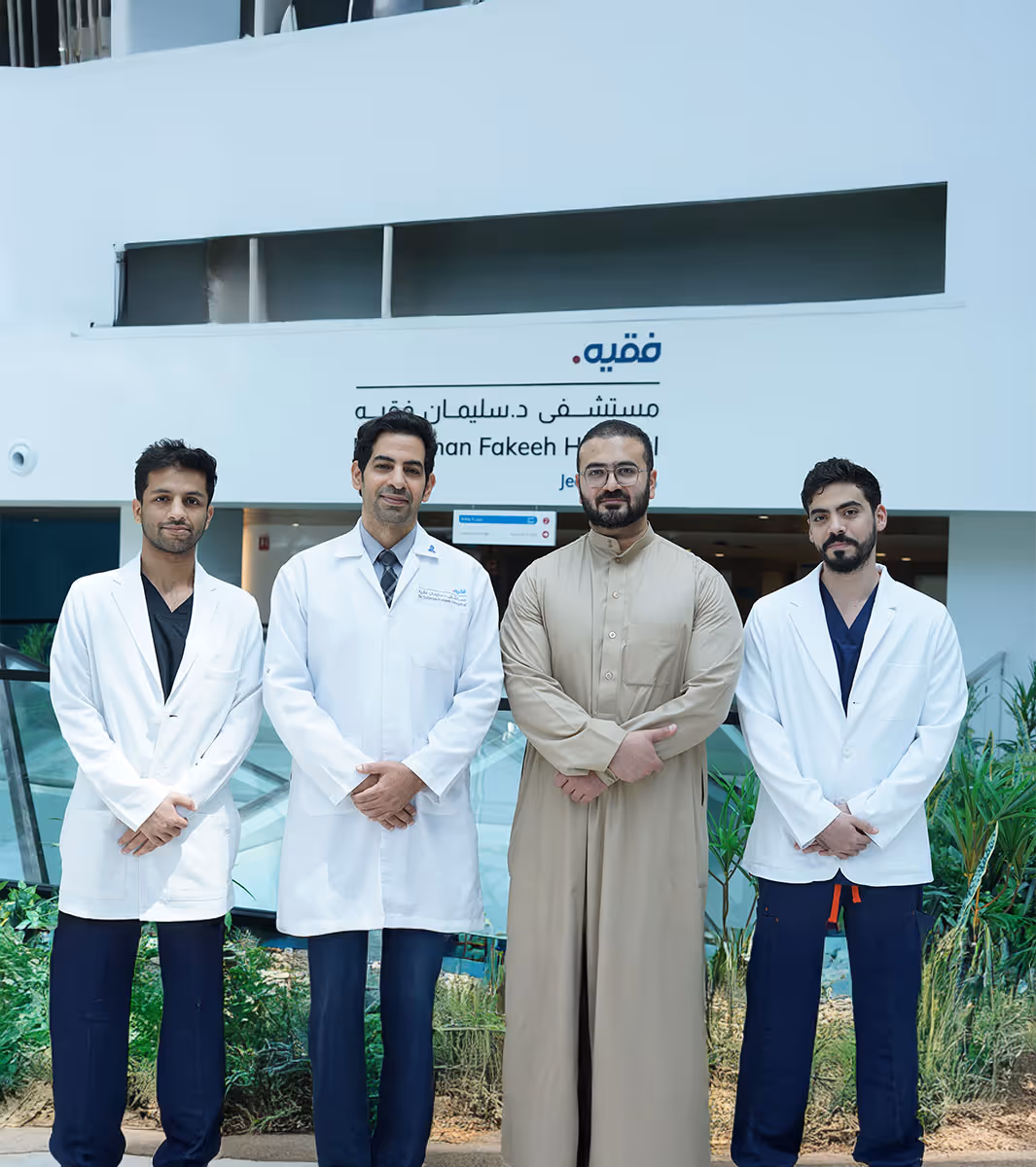 A medical team at Dr. Soliman Fakeeh Hospital in Jeddah successfully performed a delicate surgical procedure to remove a rare nerve tumor located in the pelvic region using minimally invasive laparoscopic surgery.